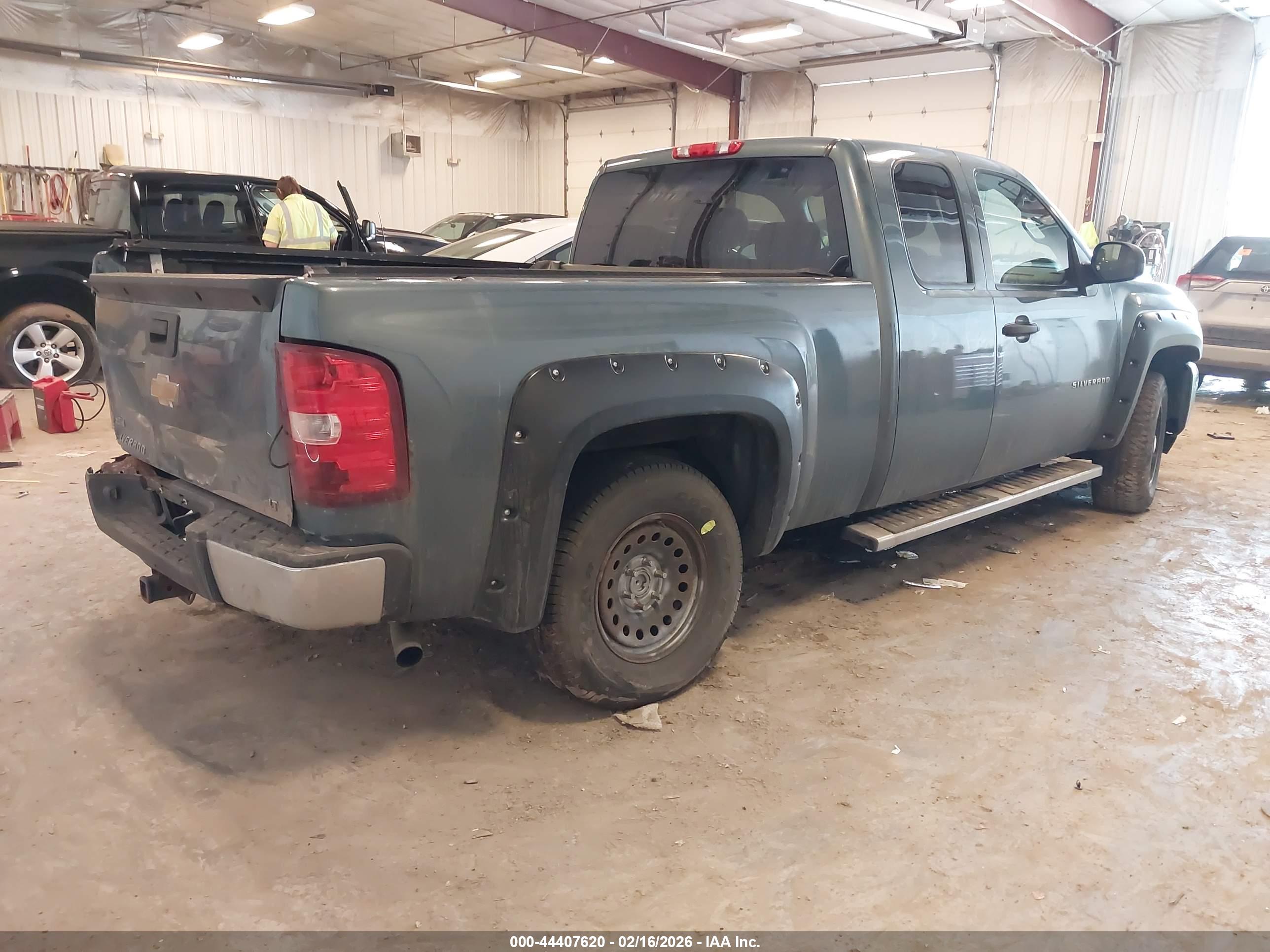 CHEVROLET SILVERADO image 4