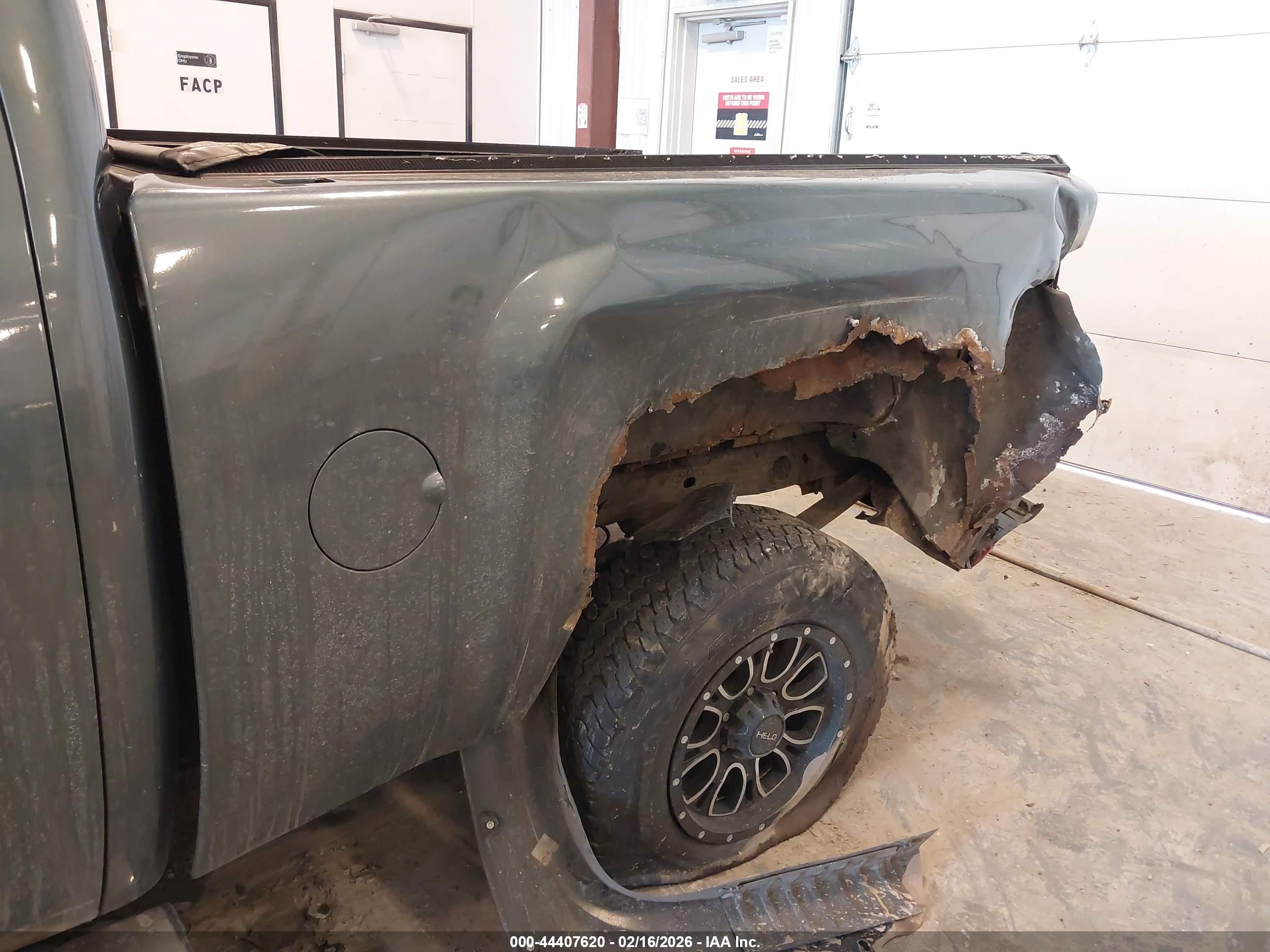 CHEVROLET SILVERADO image 6