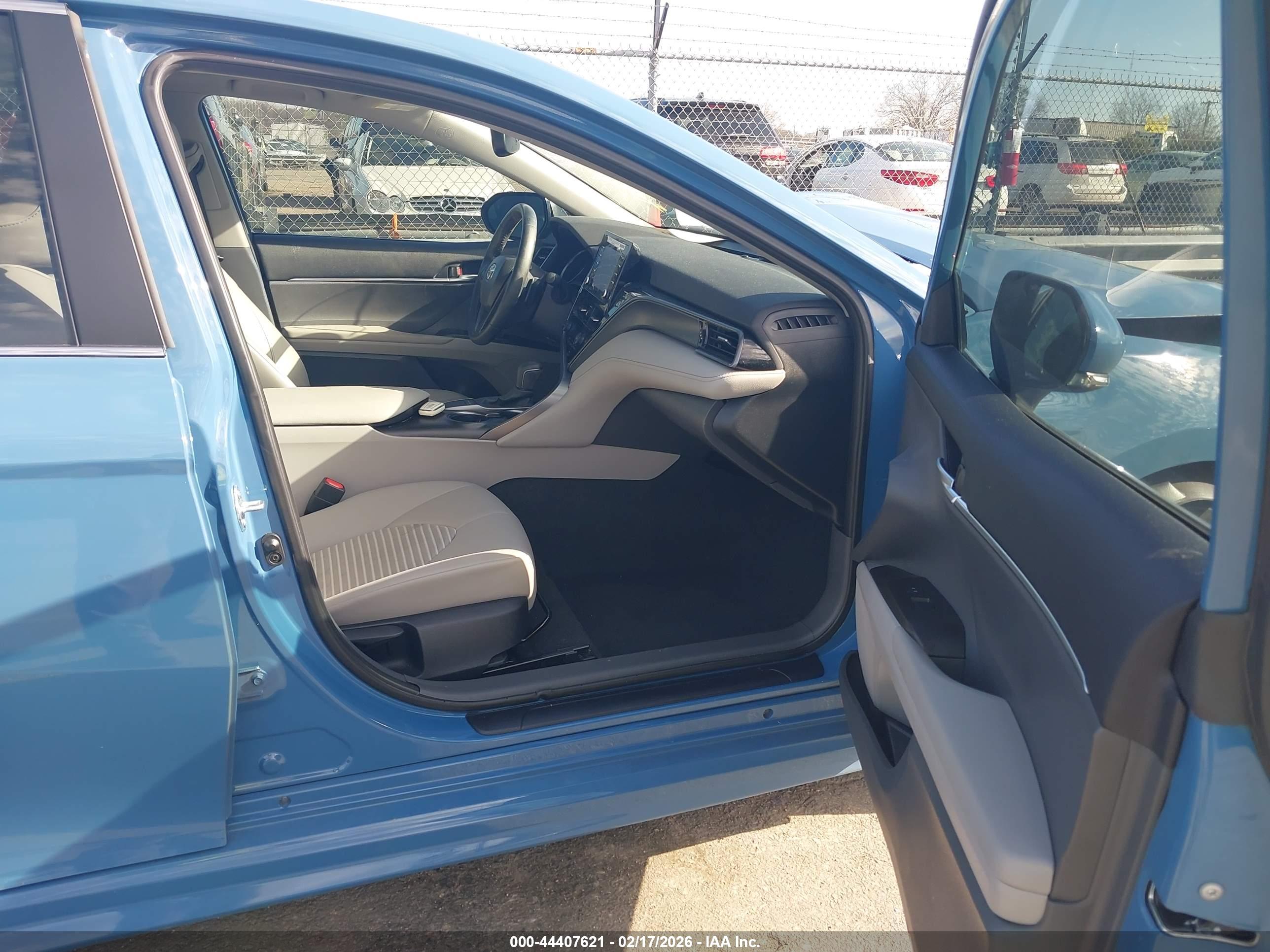 TOYOTA CAMRY image 5