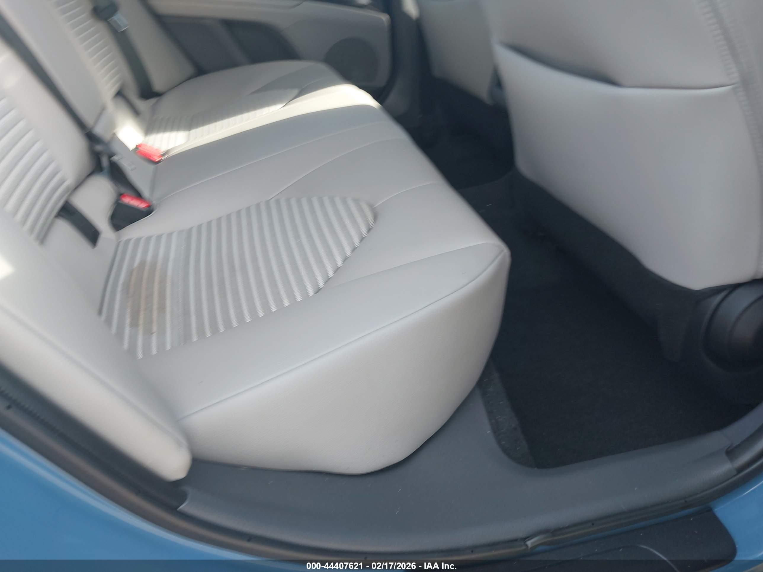 TOYOTA CAMRY image 8