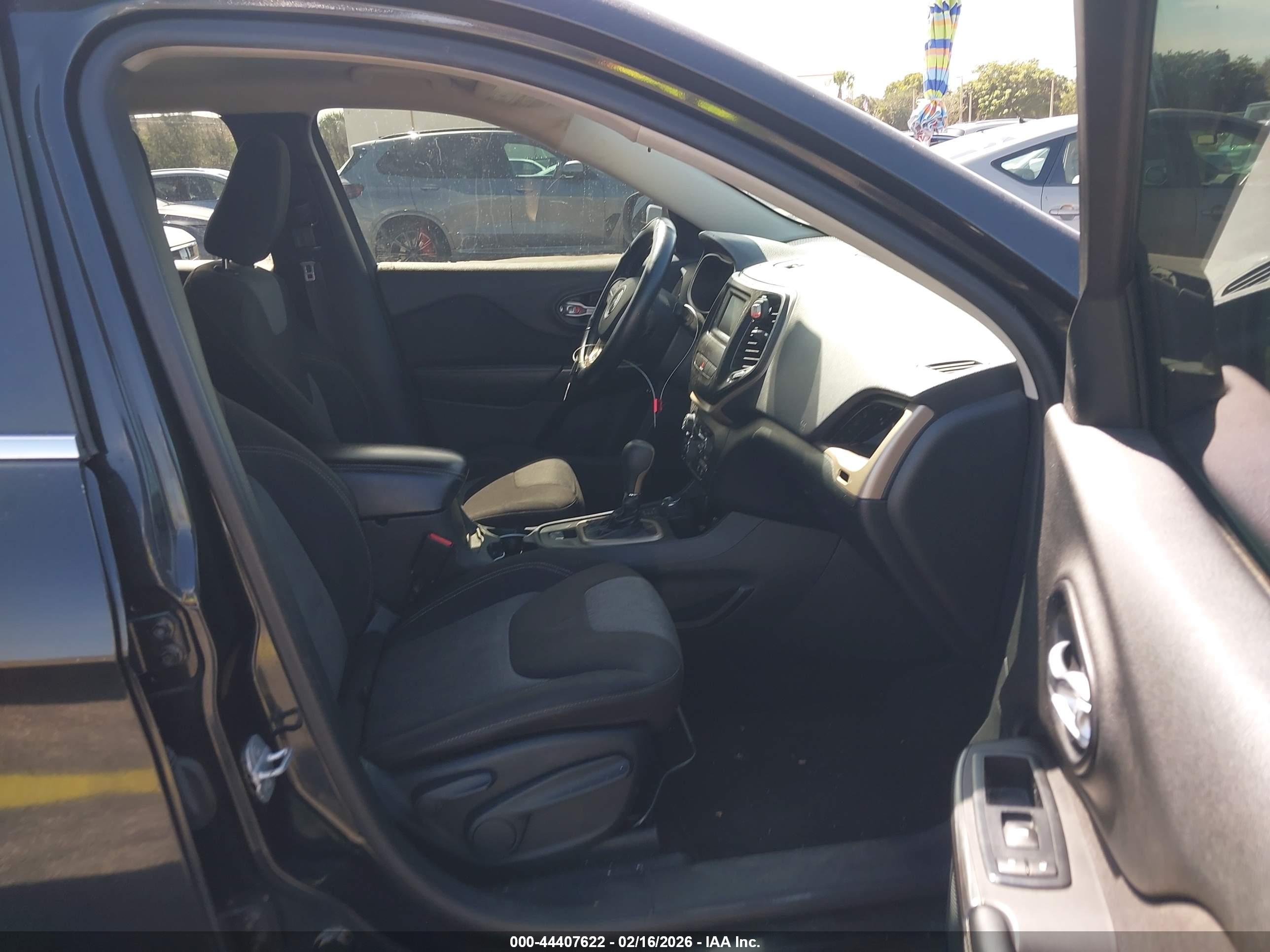 JEEP CHEROKEE image 5