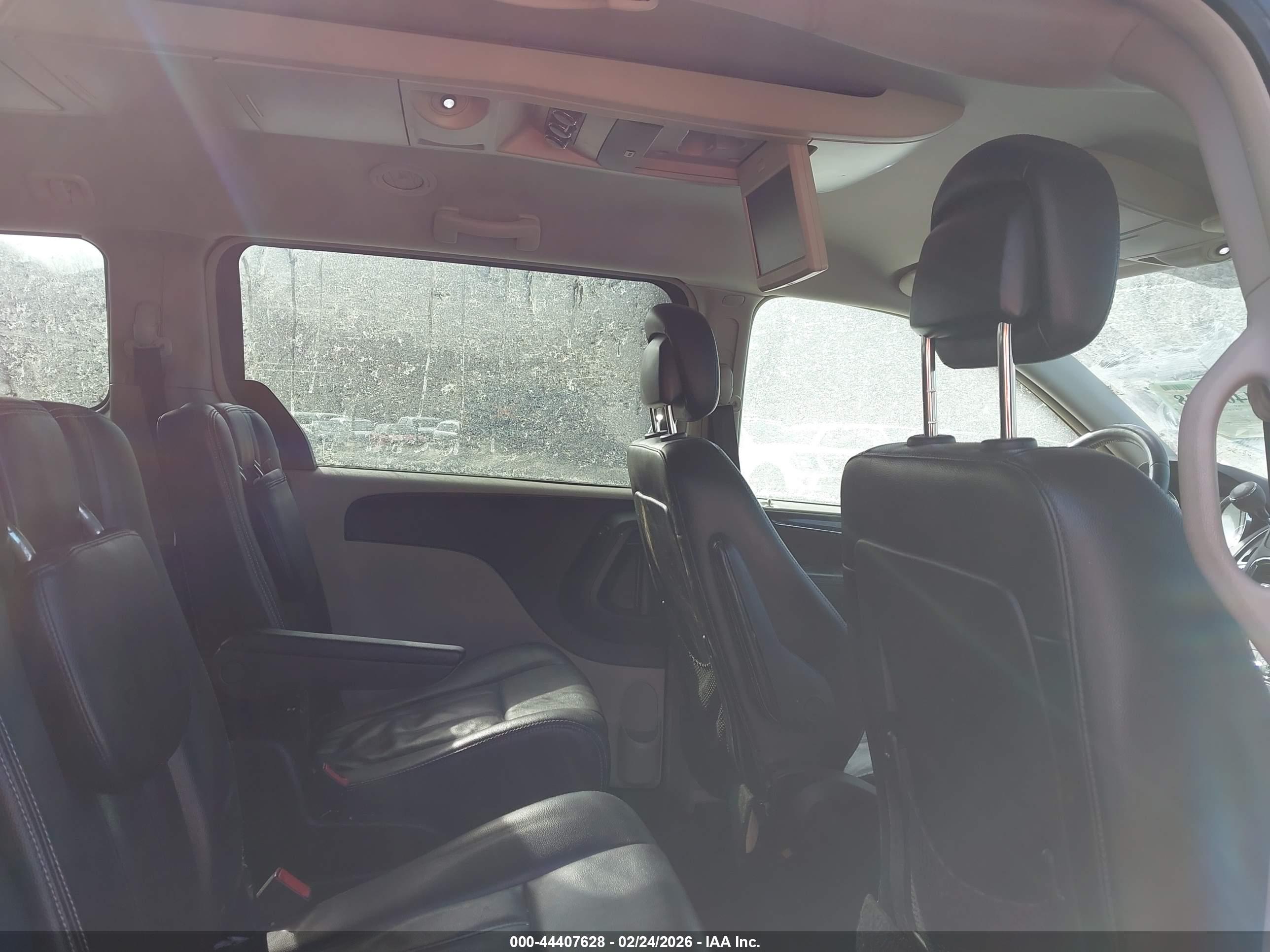 CHRYSLER TOWN image 8