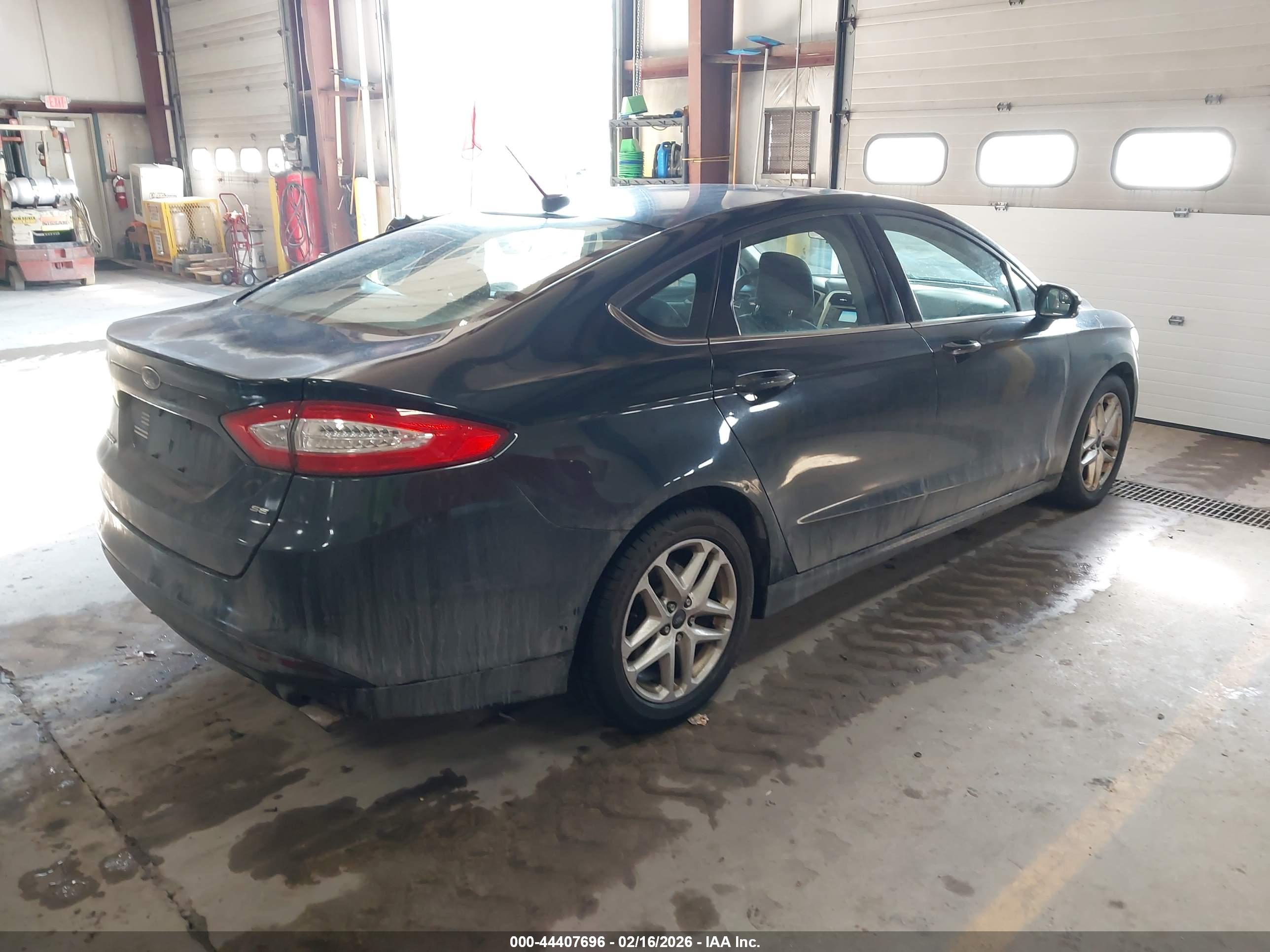 FORD FUSION image 4