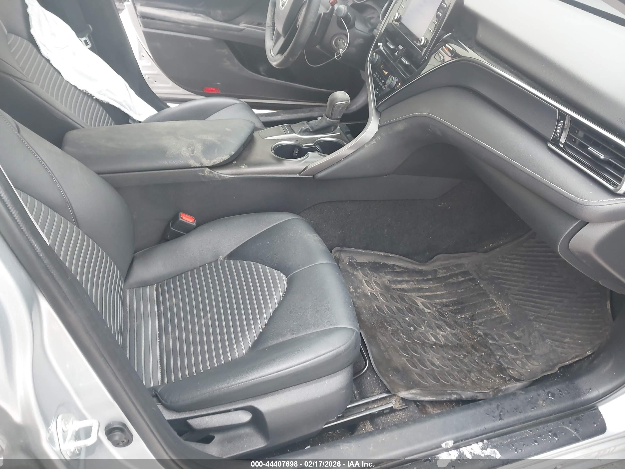 TOYOTA CAMRY image 5