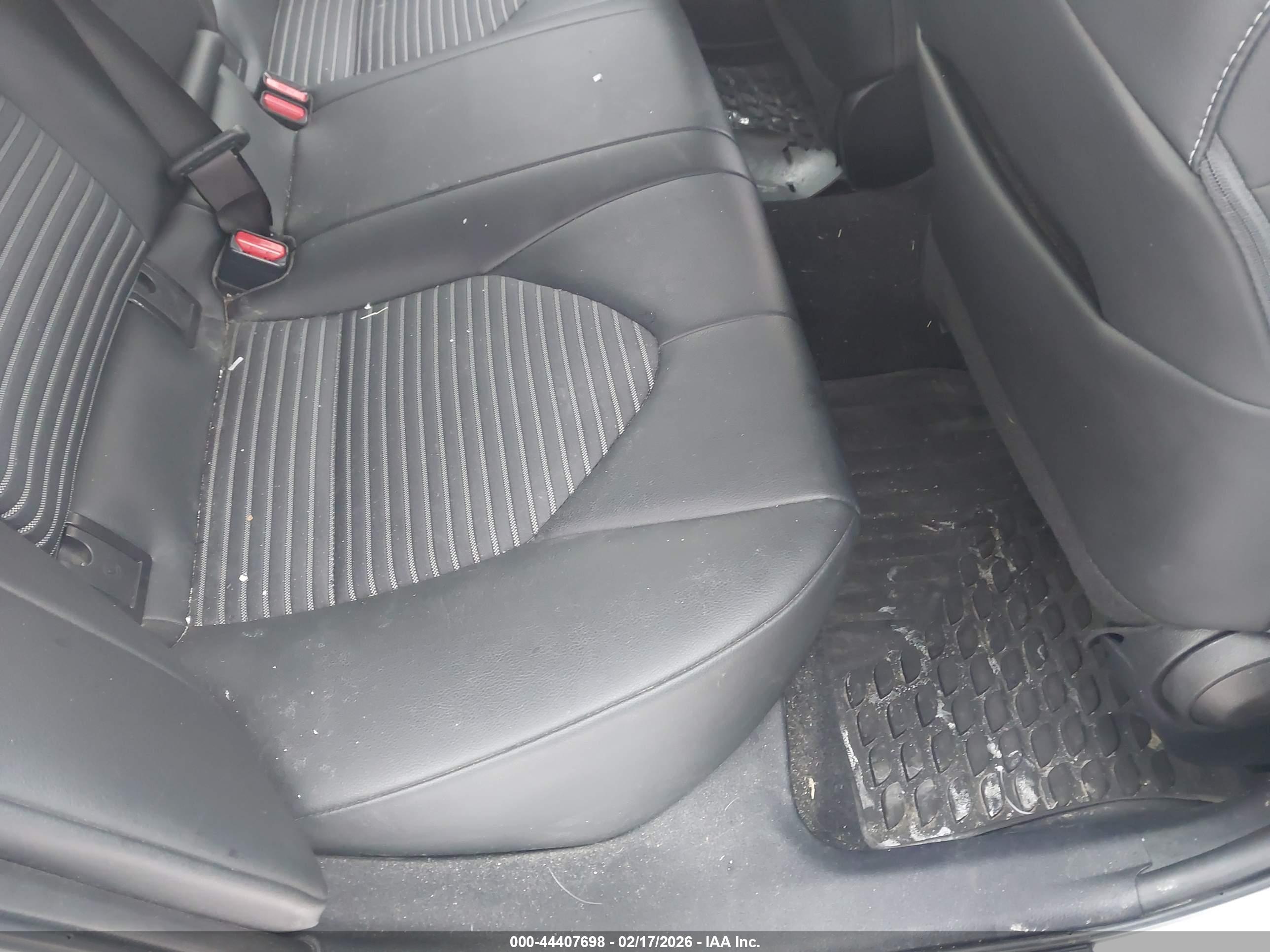 TOYOTA CAMRY image 8