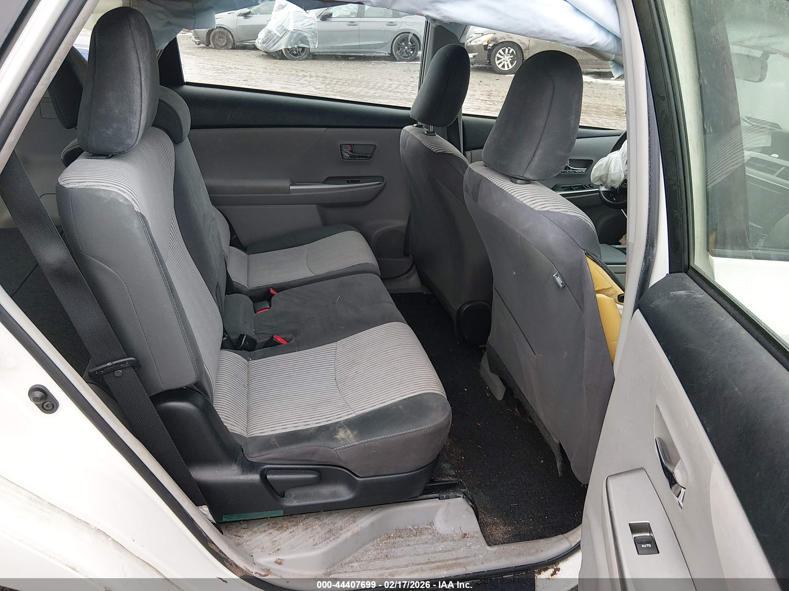 TOYOTA PRIUS image 8