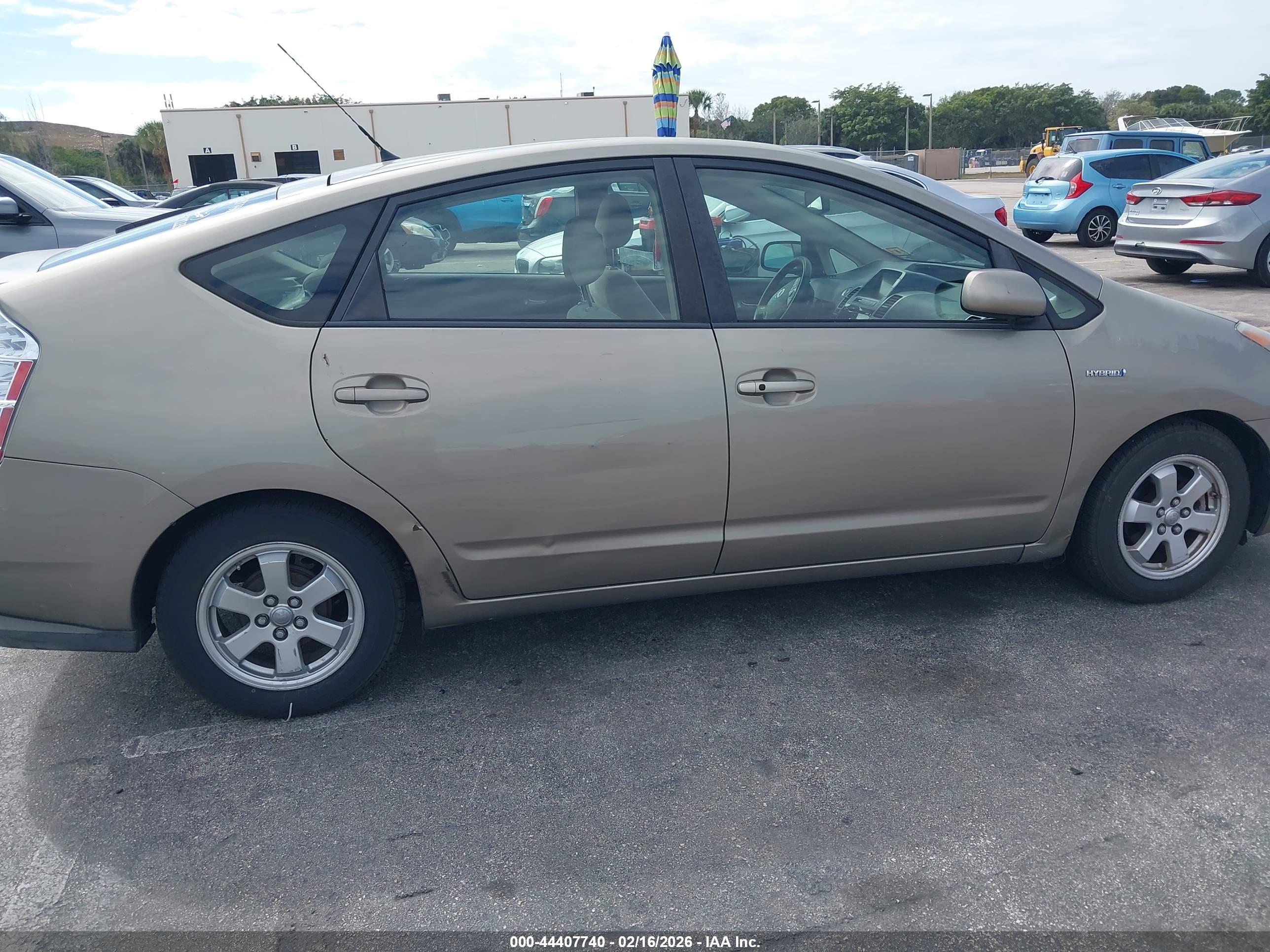 TOYOTA PRIUS image 6