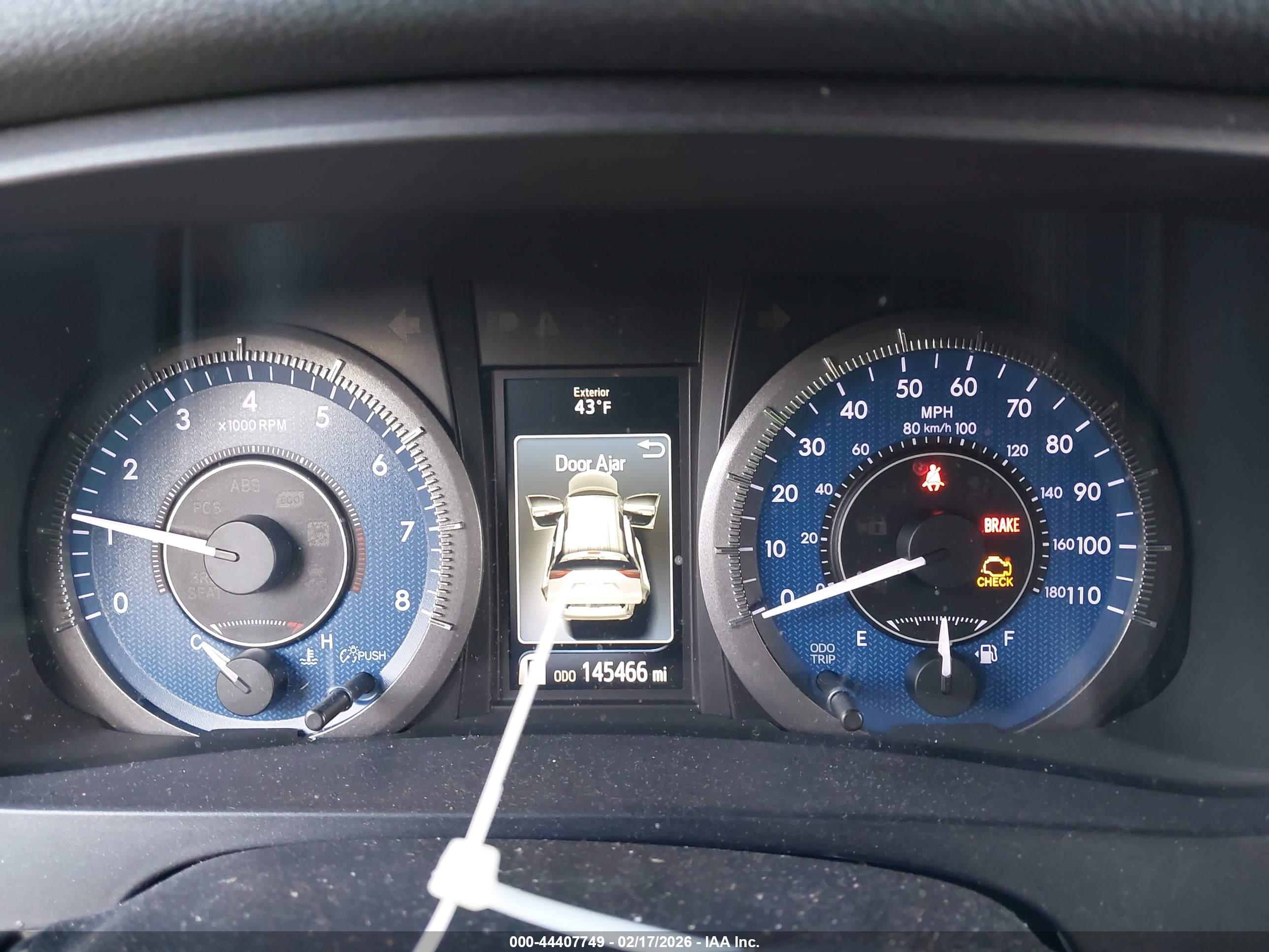 TOYOTA SIENNA image 7