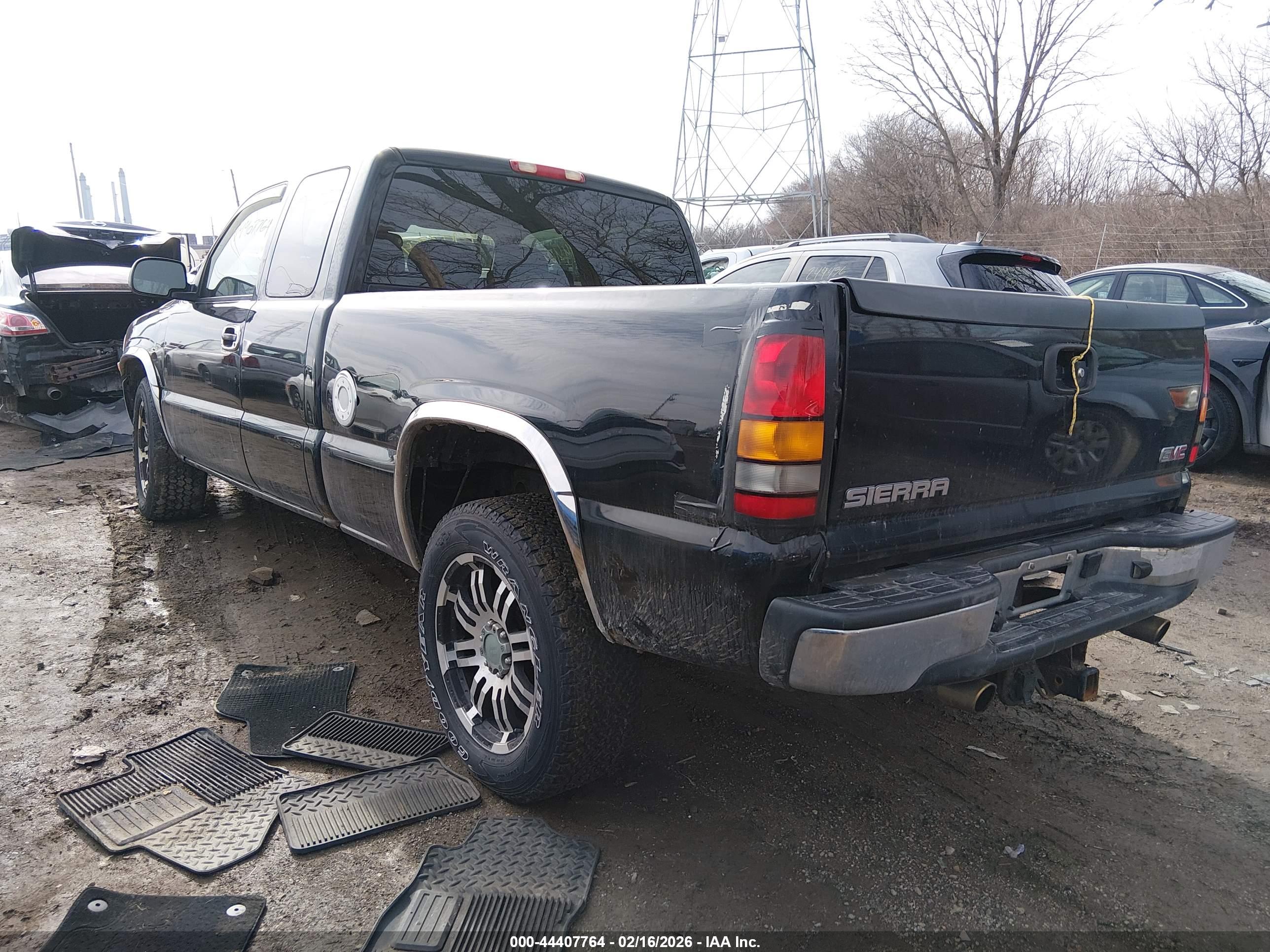 GMC SIERRA image 3