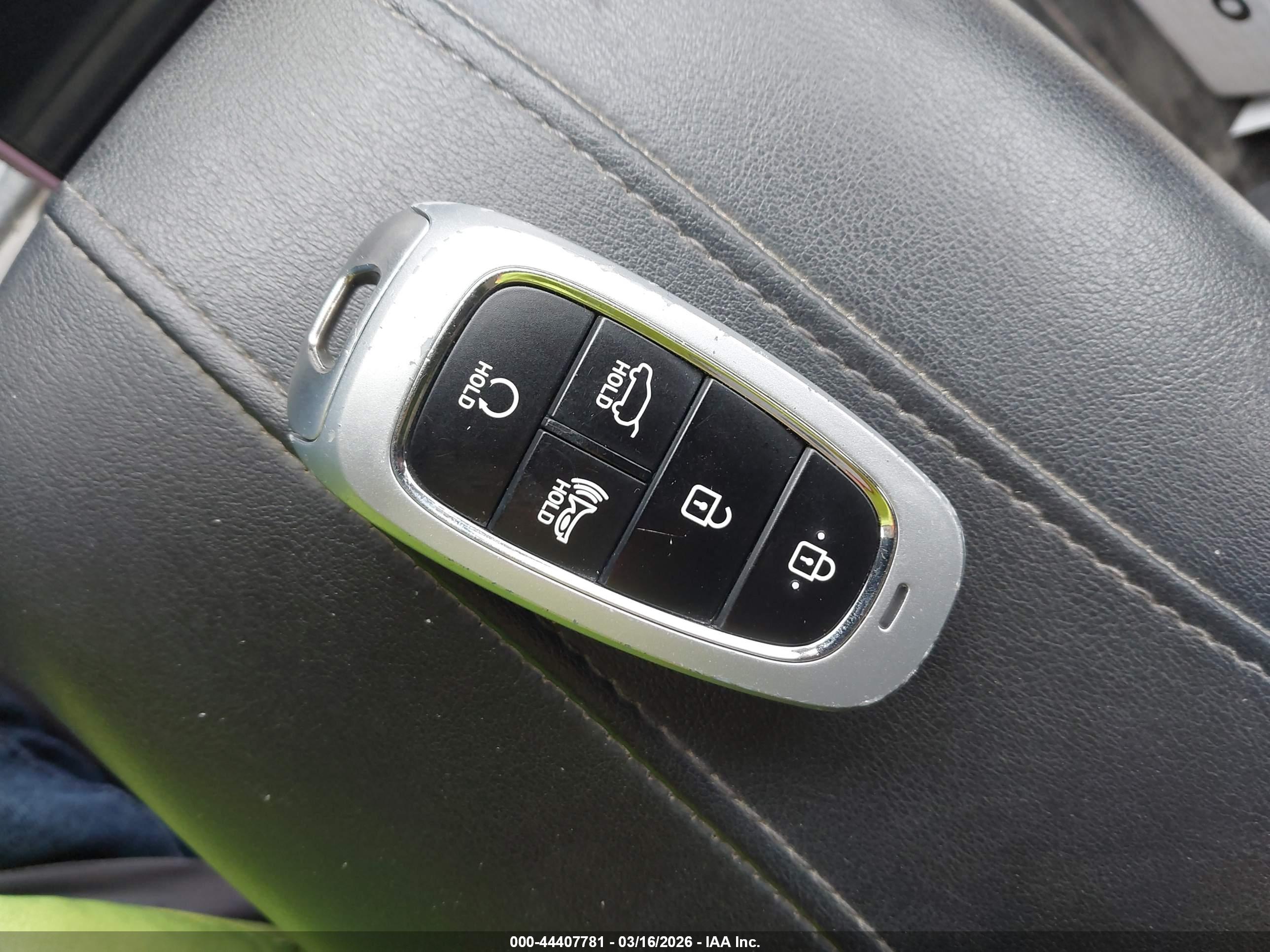 HYUNDAI SANTA image 11