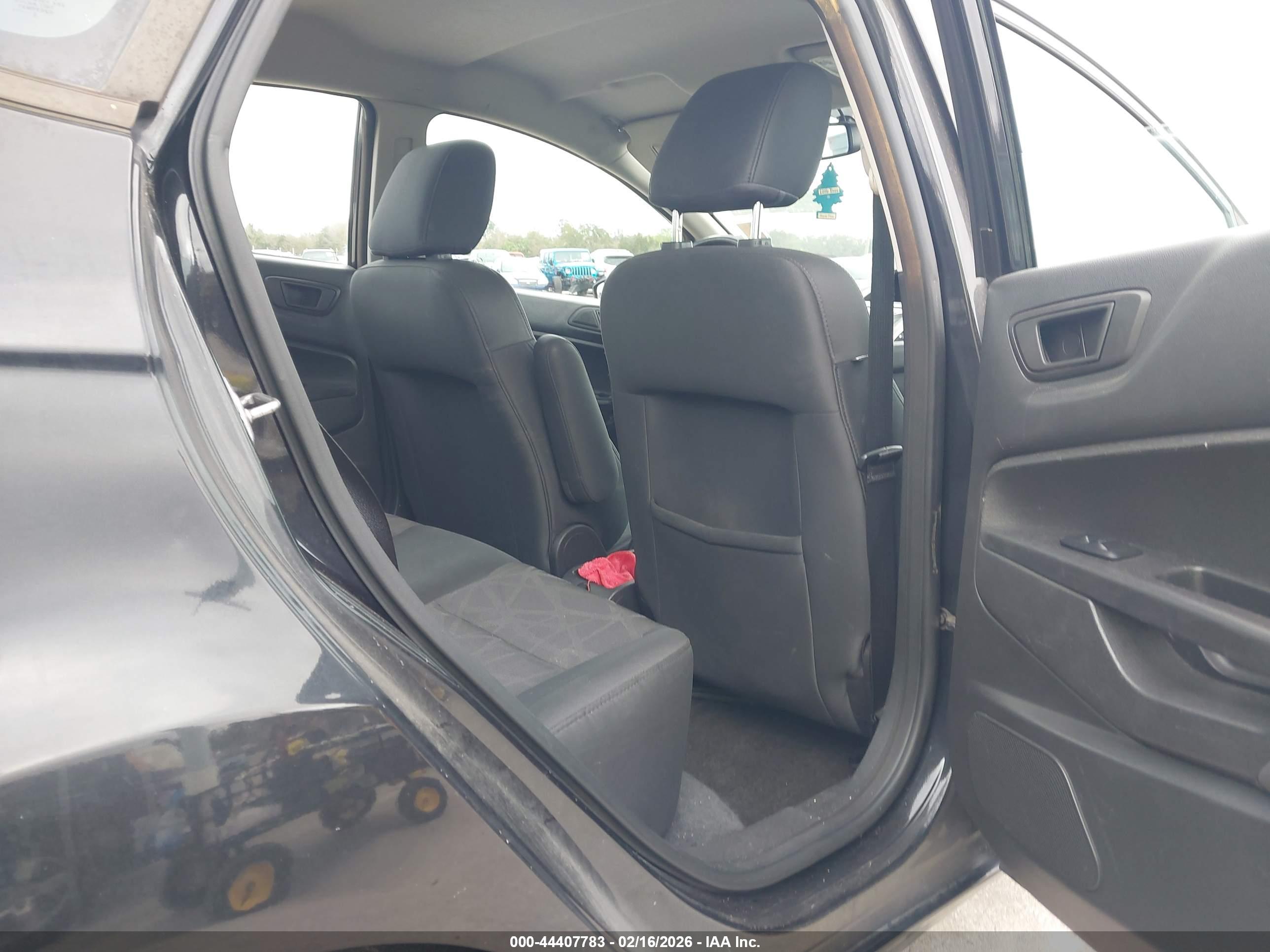 FORD FIESTA image 8