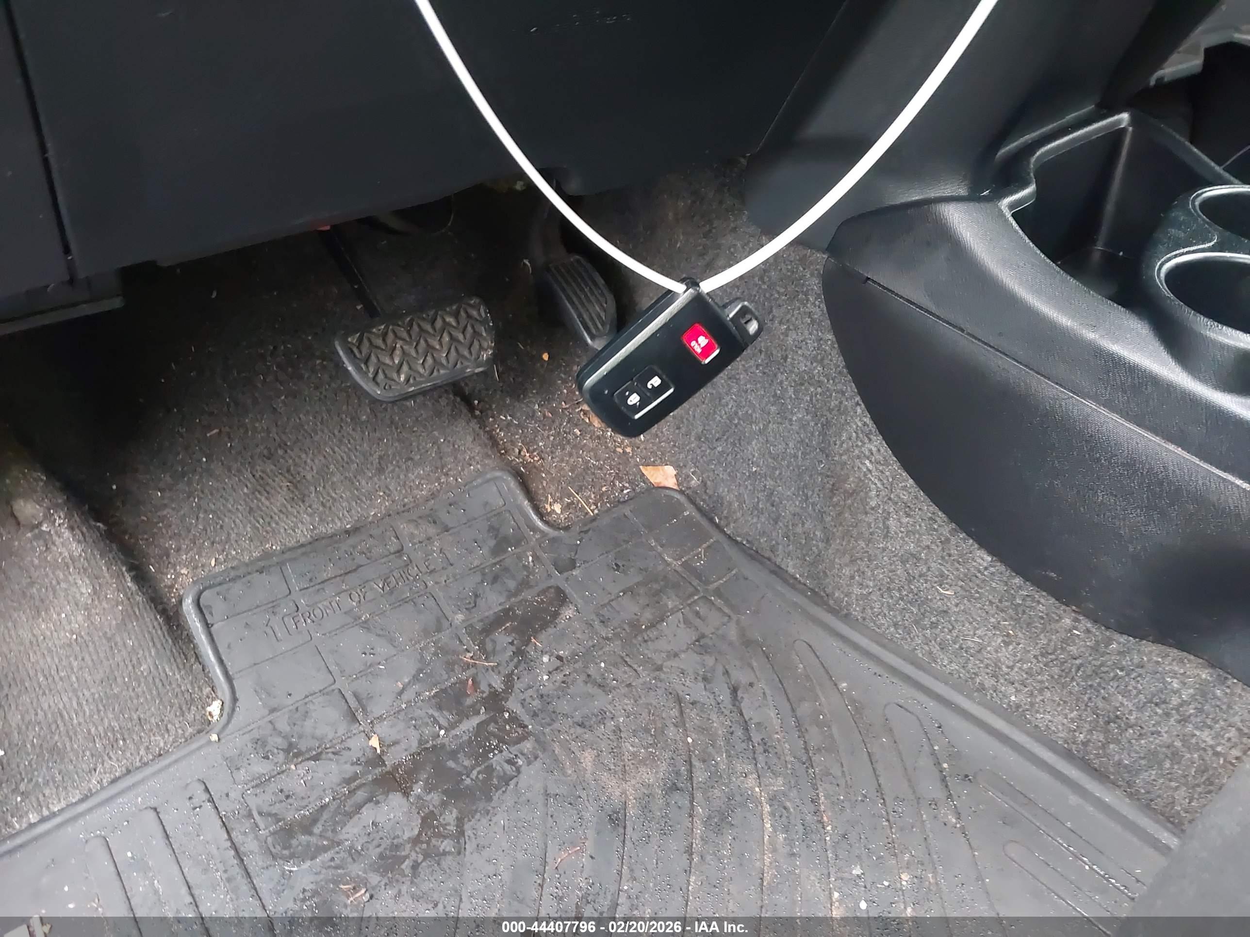 TOYOTA PRIUS image 11
