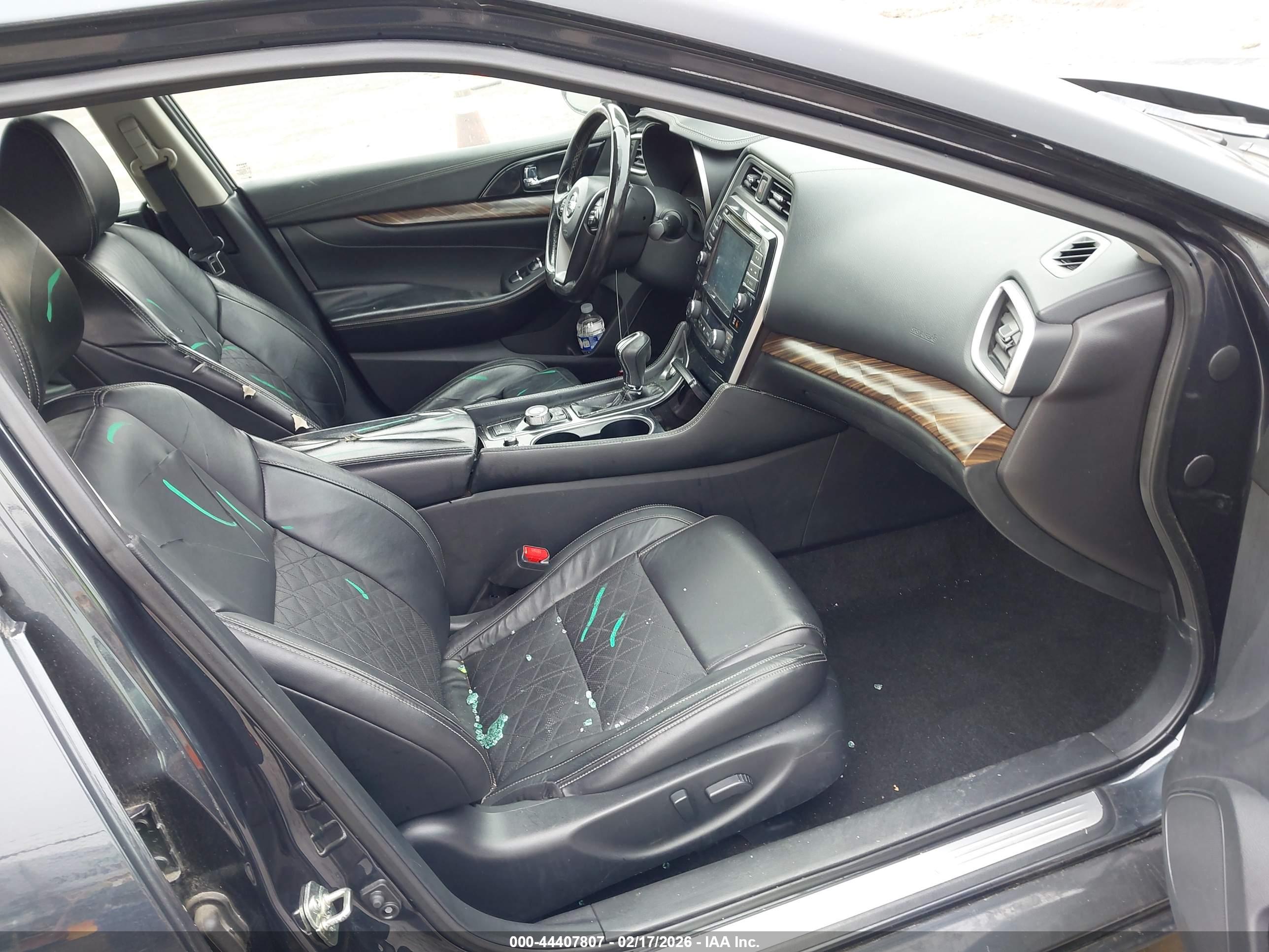 NISSAN MAXIMA image 5