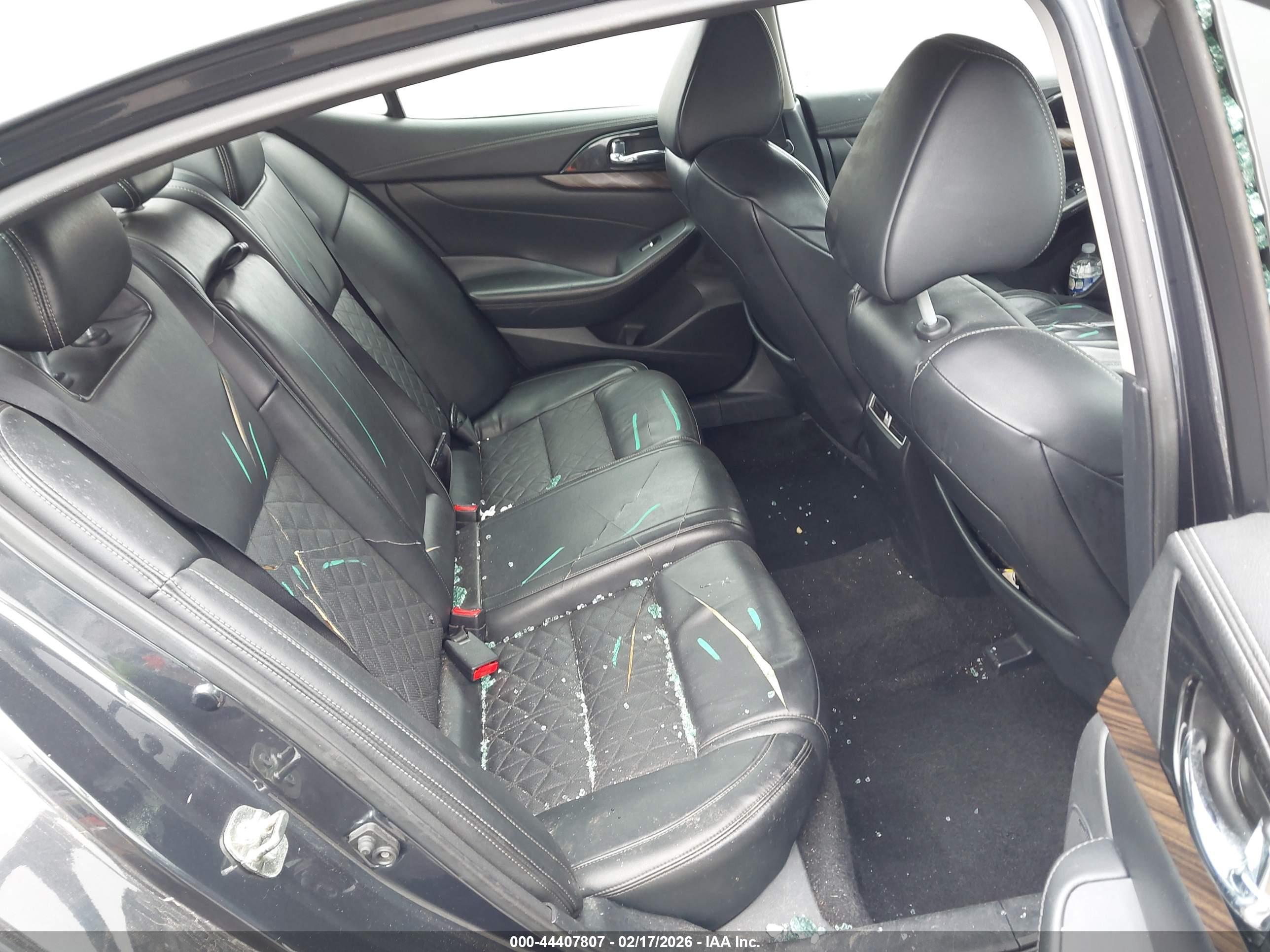 NISSAN MAXIMA image 8