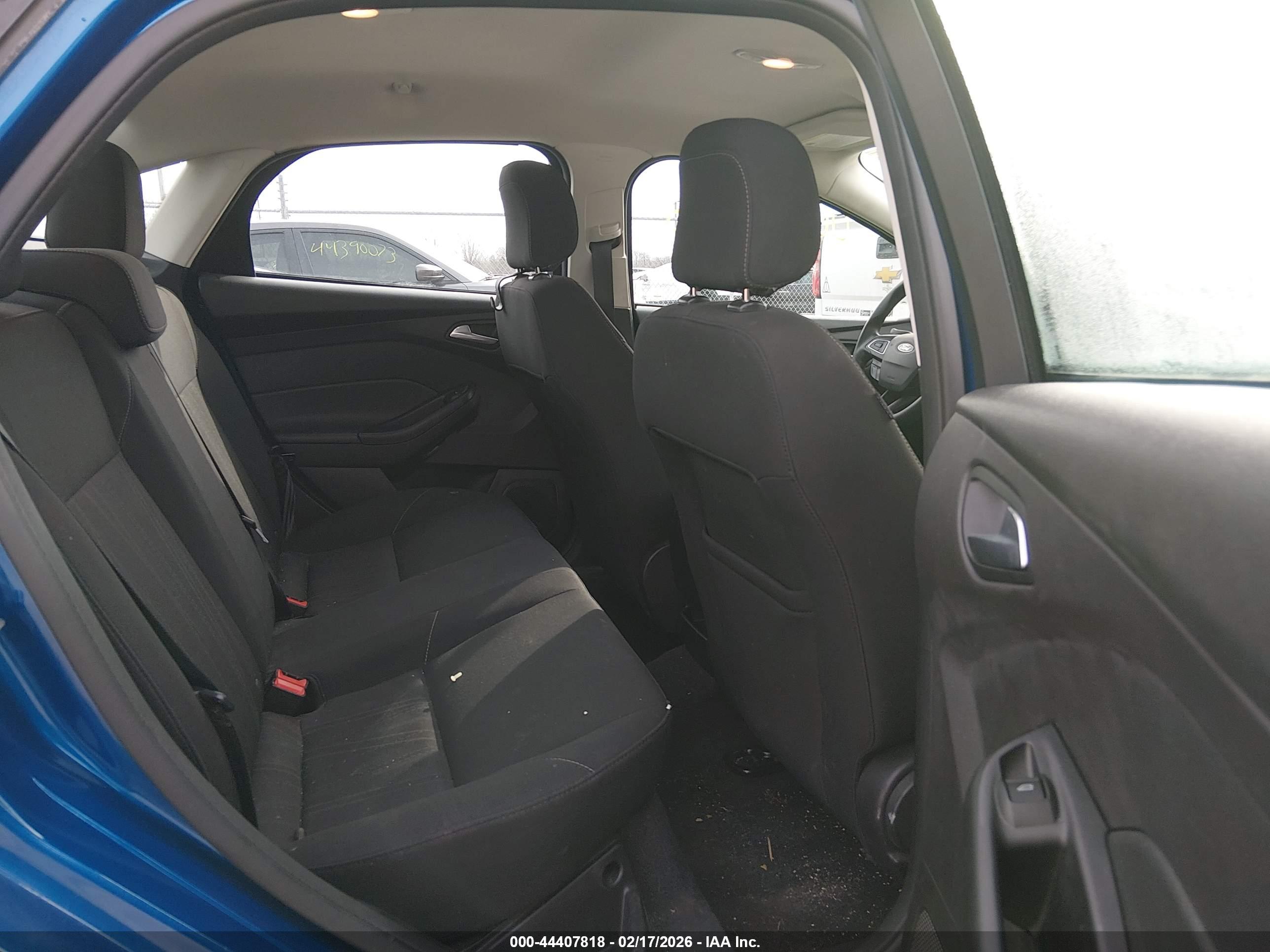 FORD FOCUS image 8