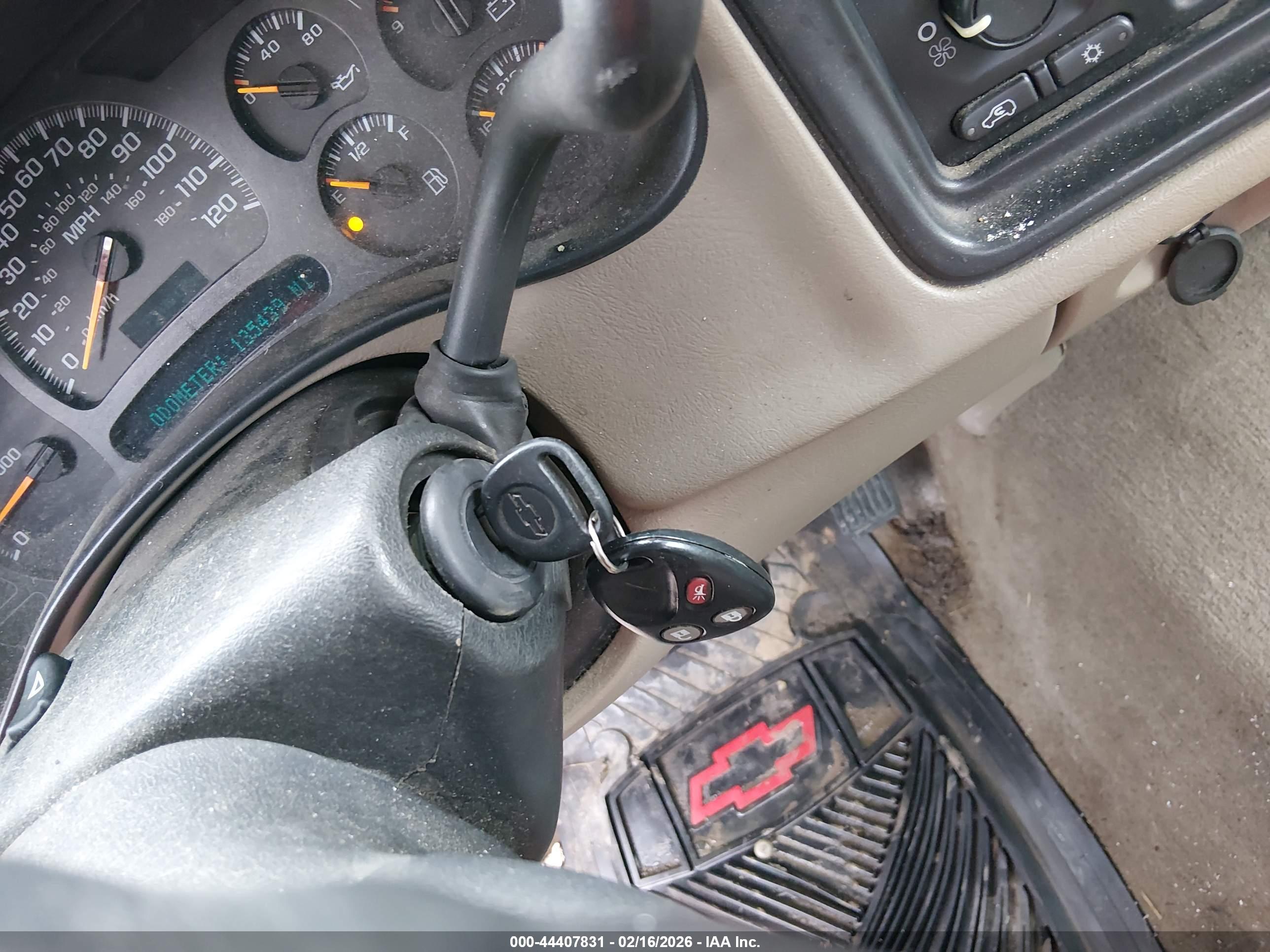 CHEVROLET SILVERADO image 11