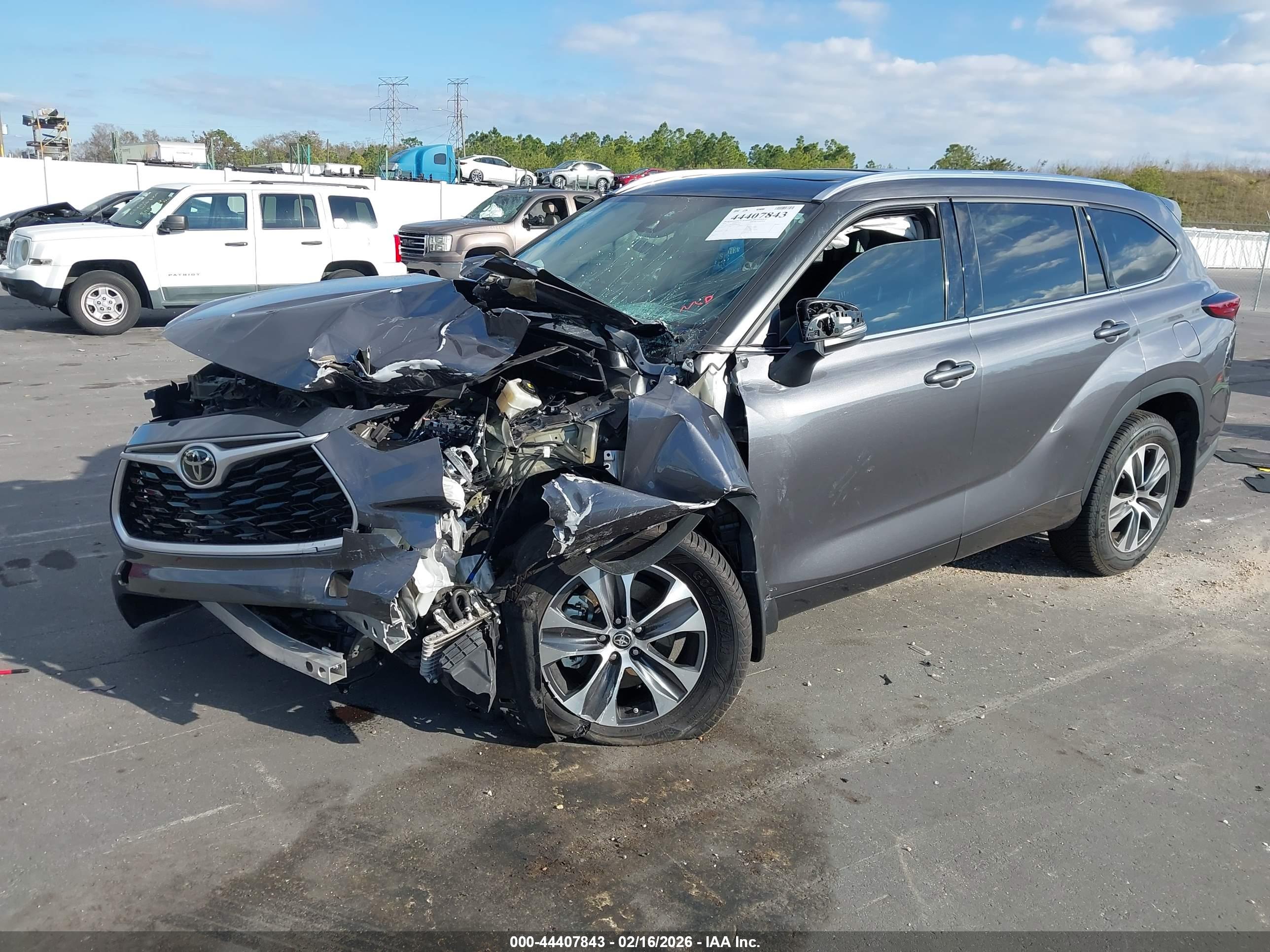 TOYOTA HIGHLANDER image 2