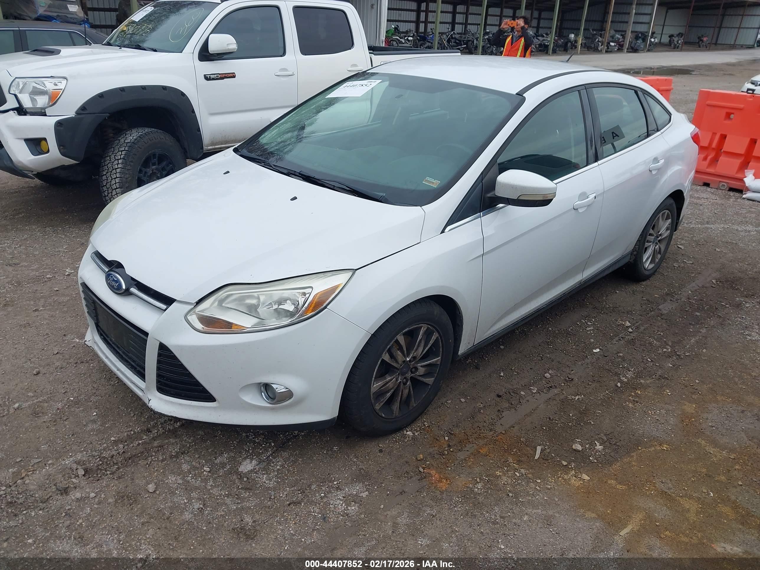 FORD FOCUS image 2