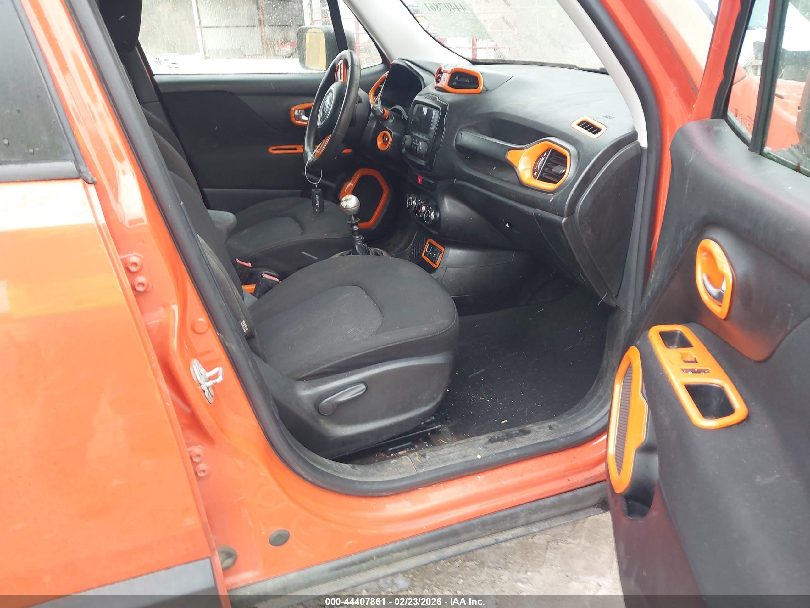 JEEP RENEGADE image 5