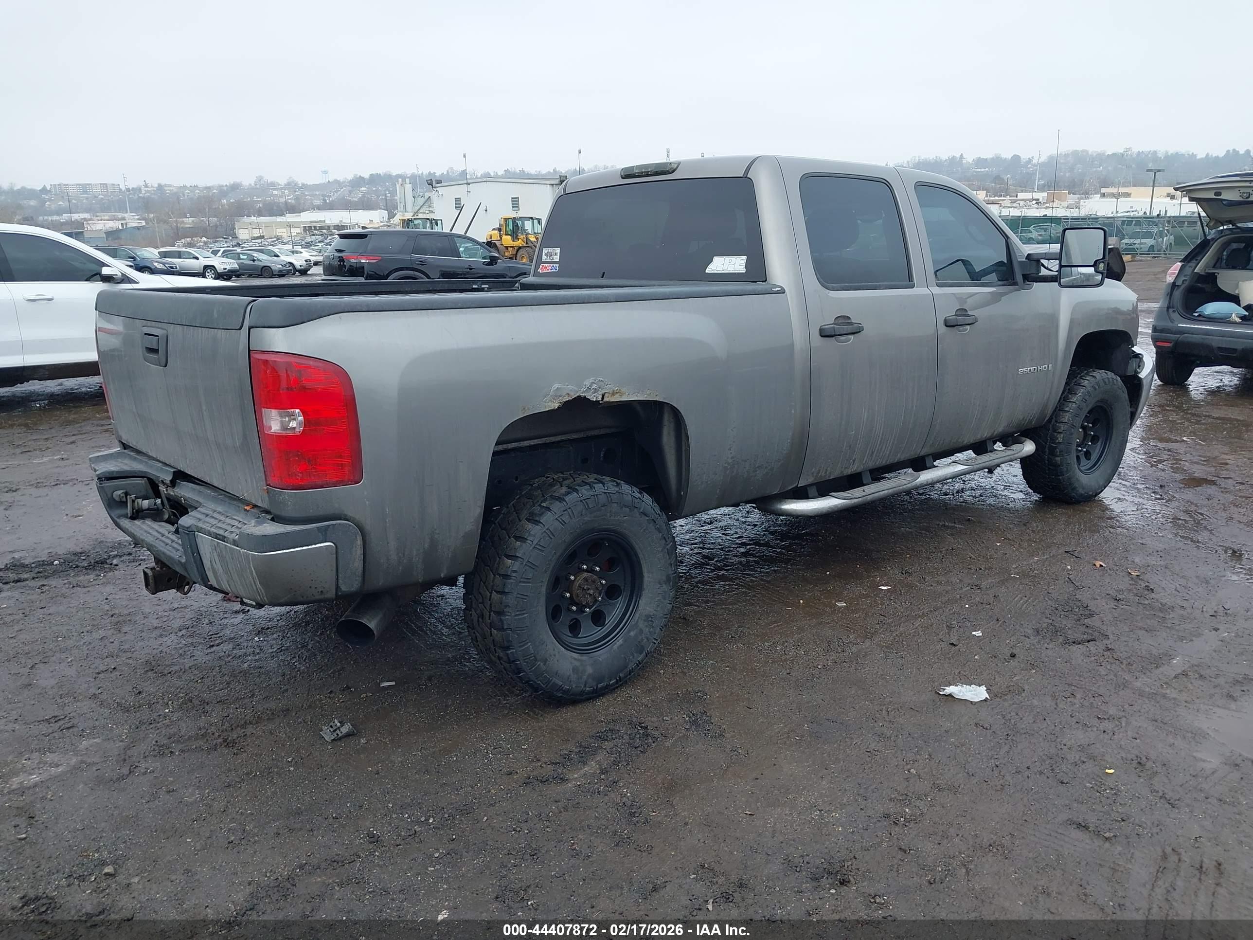 CHEVROLET SILVERADO image 4