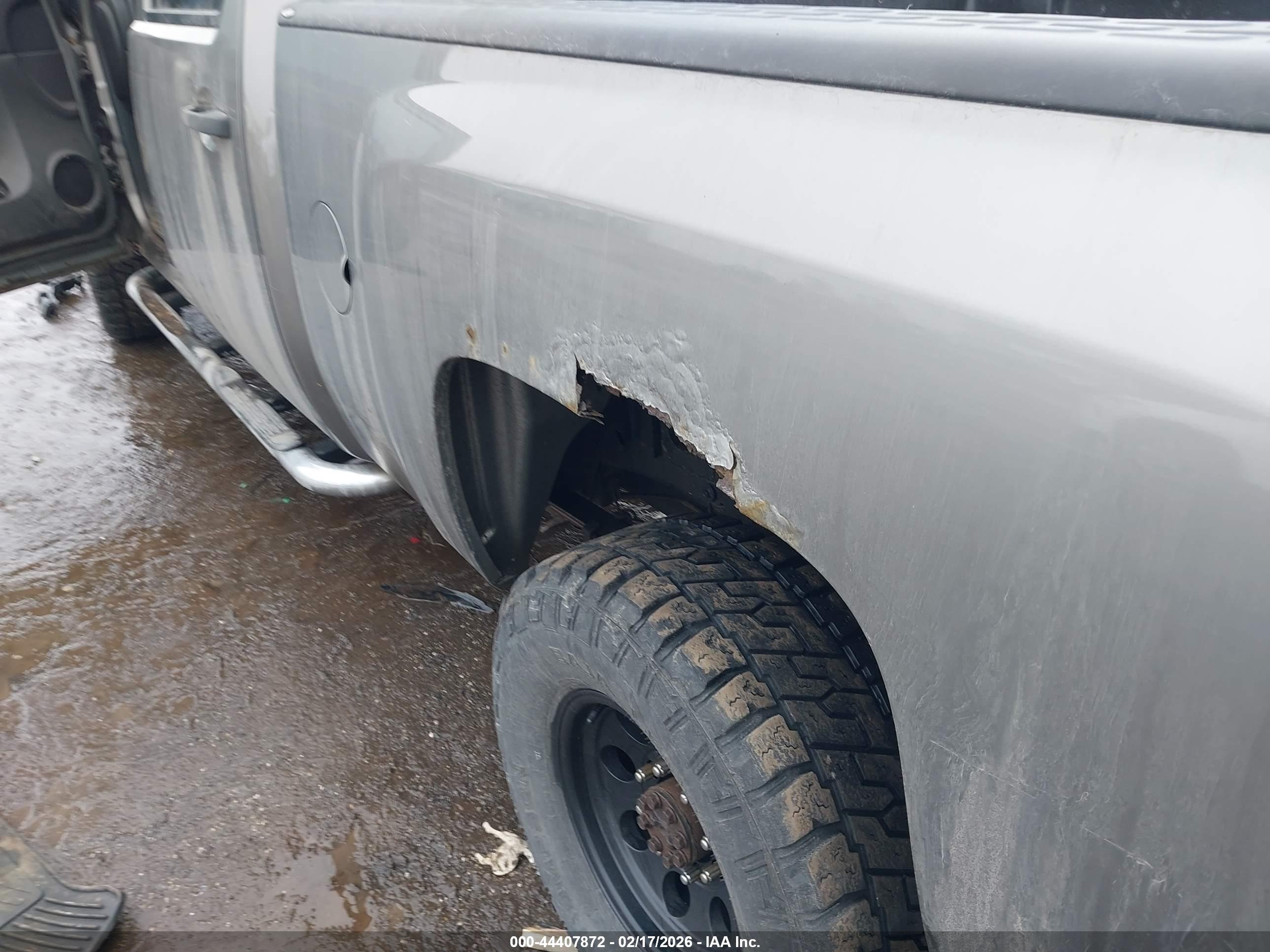 CHEVROLET SILVERADO image 6