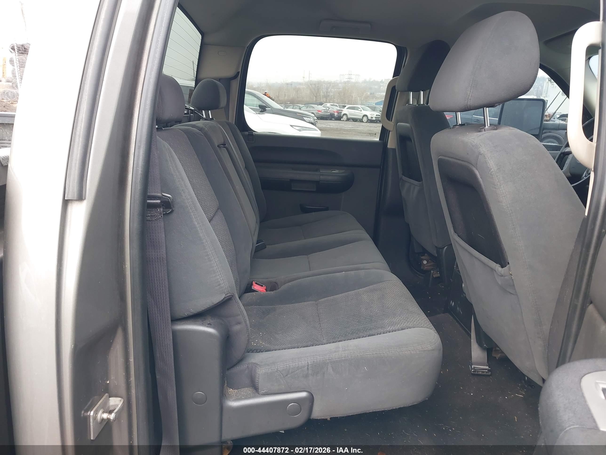 CHEVROLET SILVERADO image 8