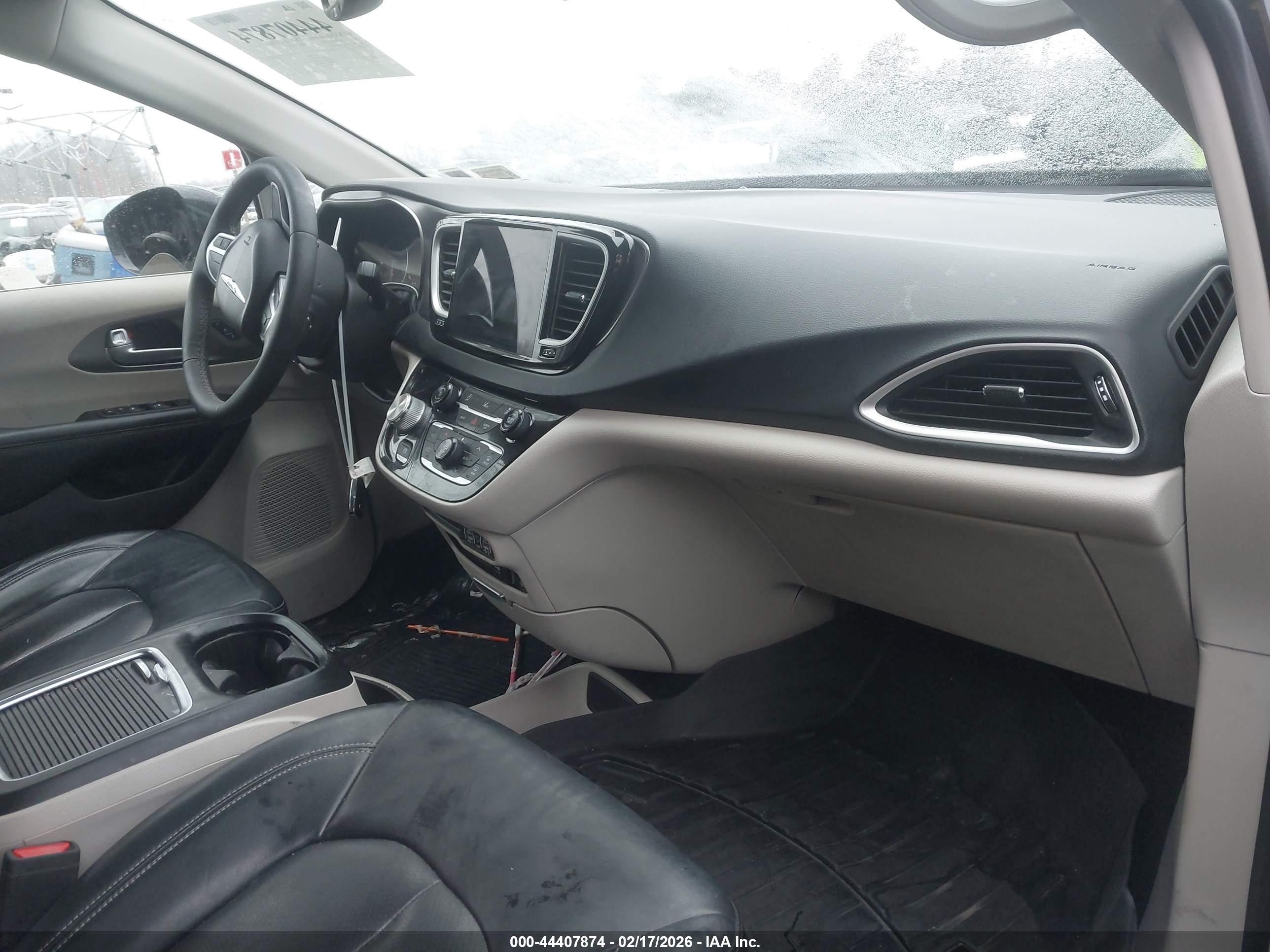 CHRYSLER PACIFICA image 5