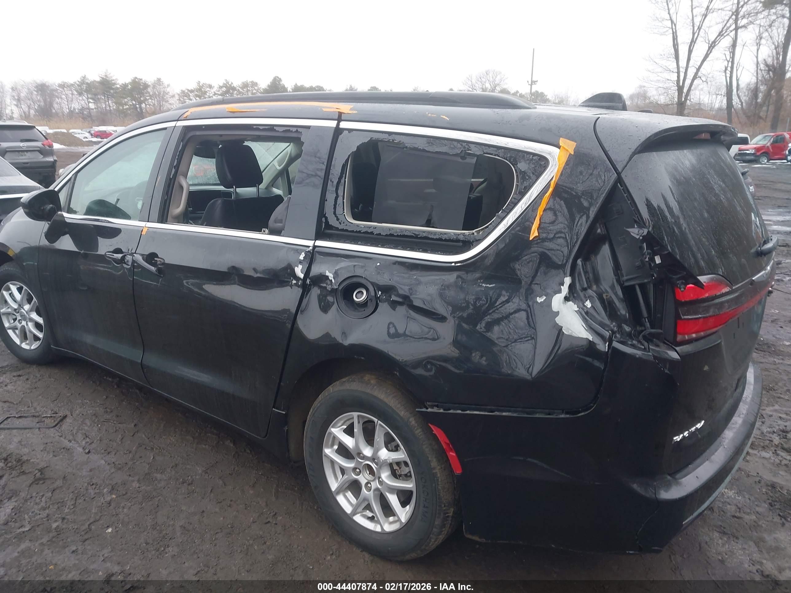 CHRYSLER PACIFICA image 6
