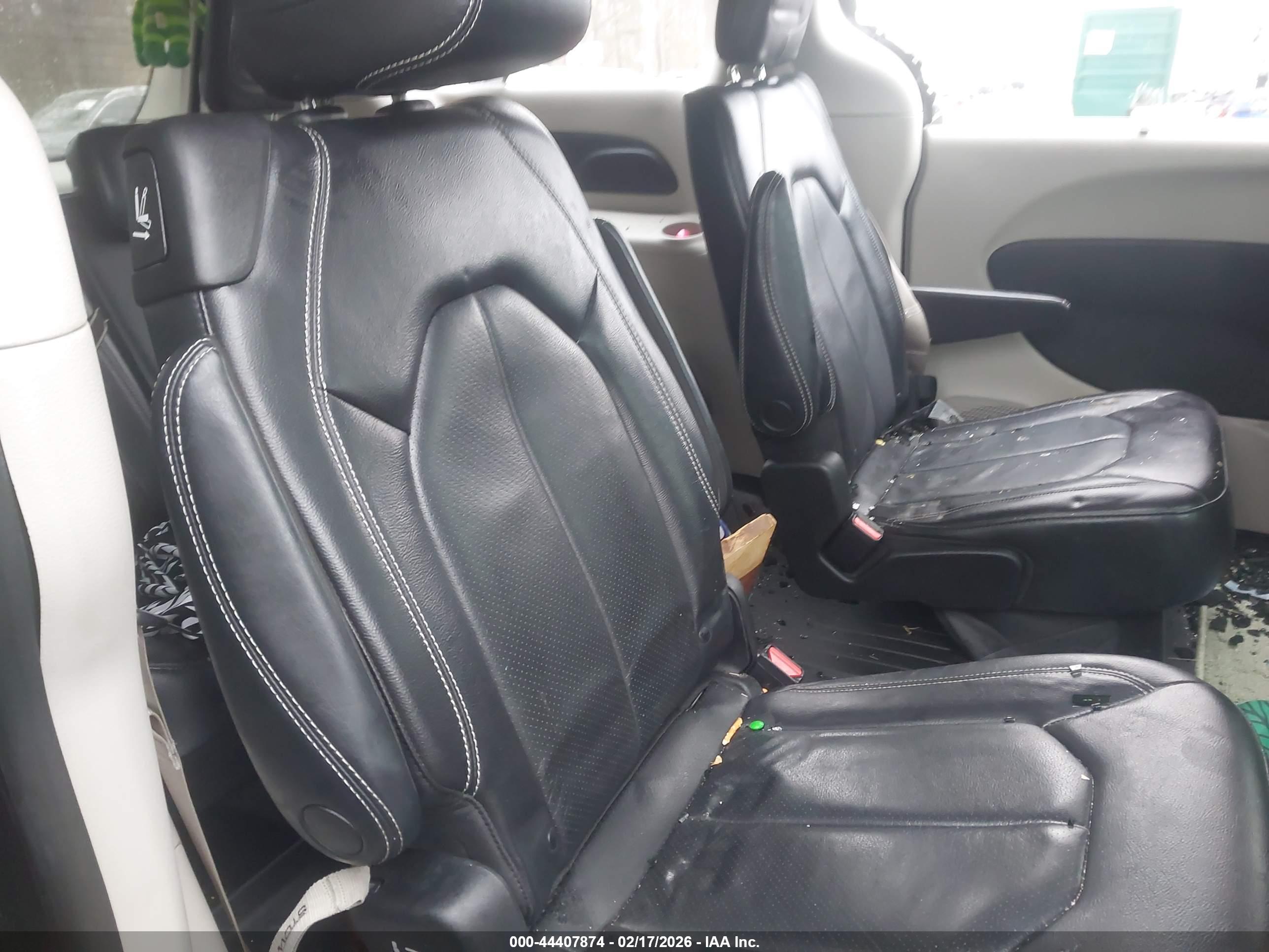 CHRYSLER PACIFICA image 8