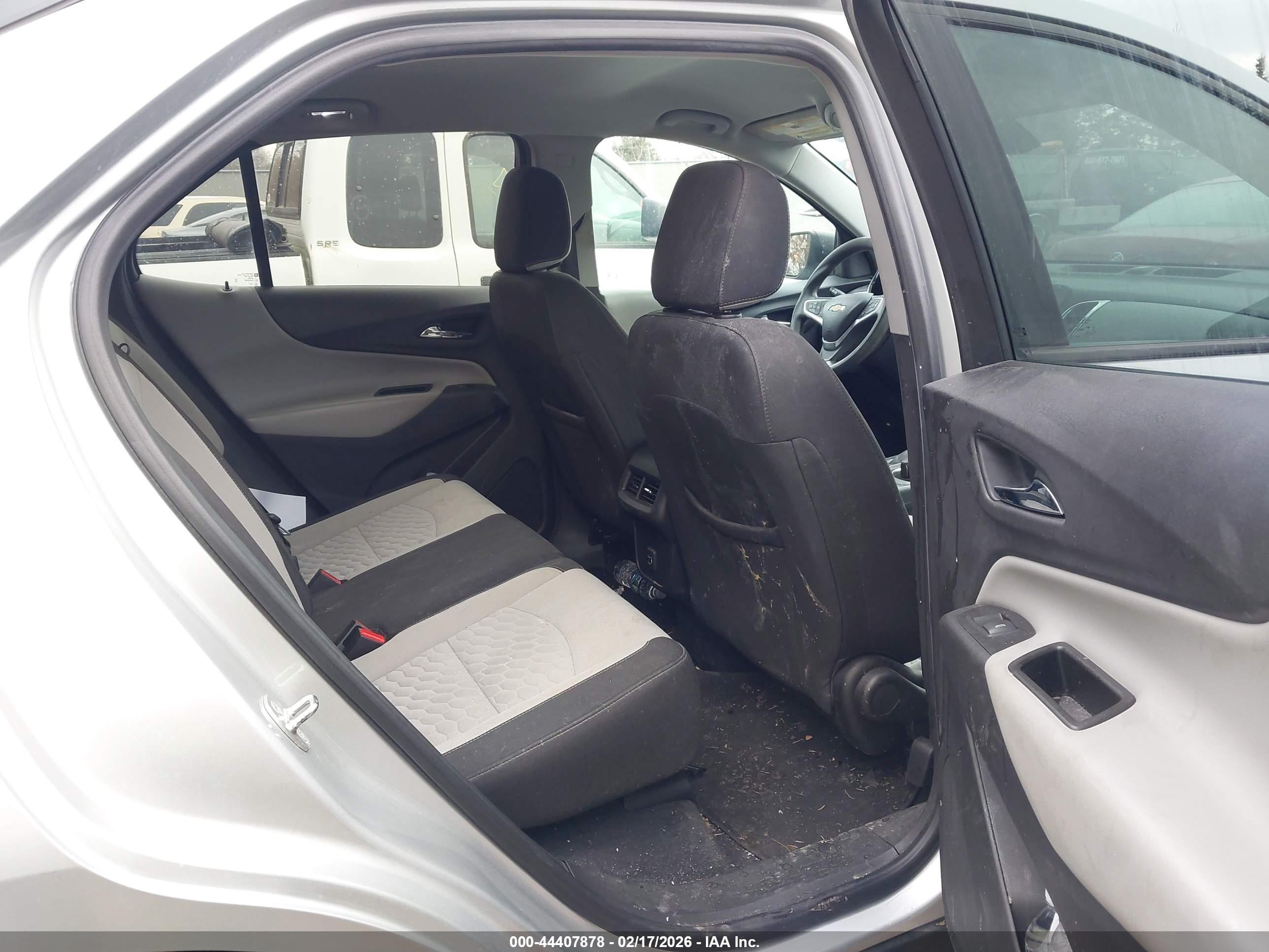 CHEVROLET EQUINOX image 8