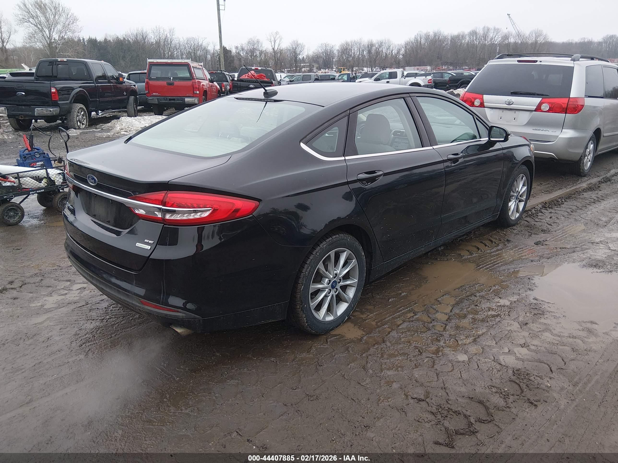 FORD FUSION image 4