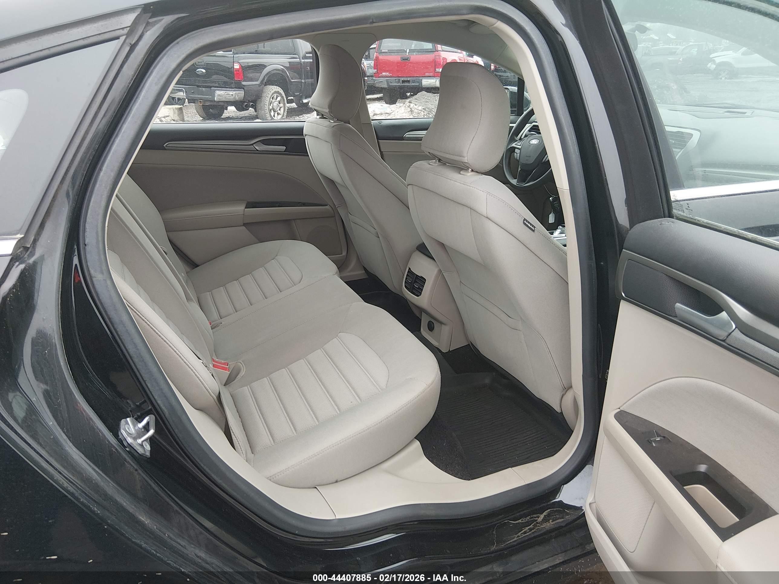 FORD FUSION image 8