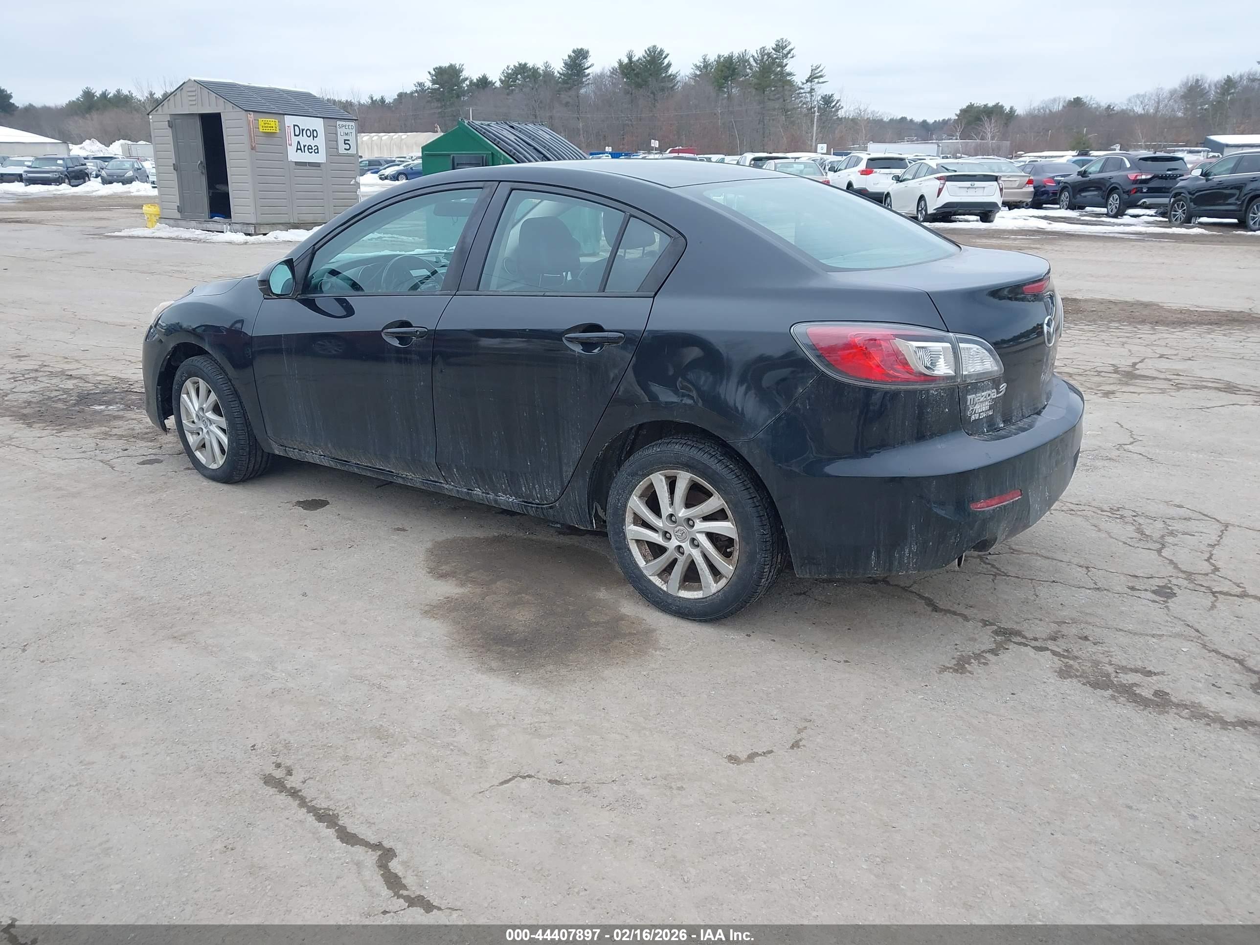 MAZDA MAZDA3 image 3
