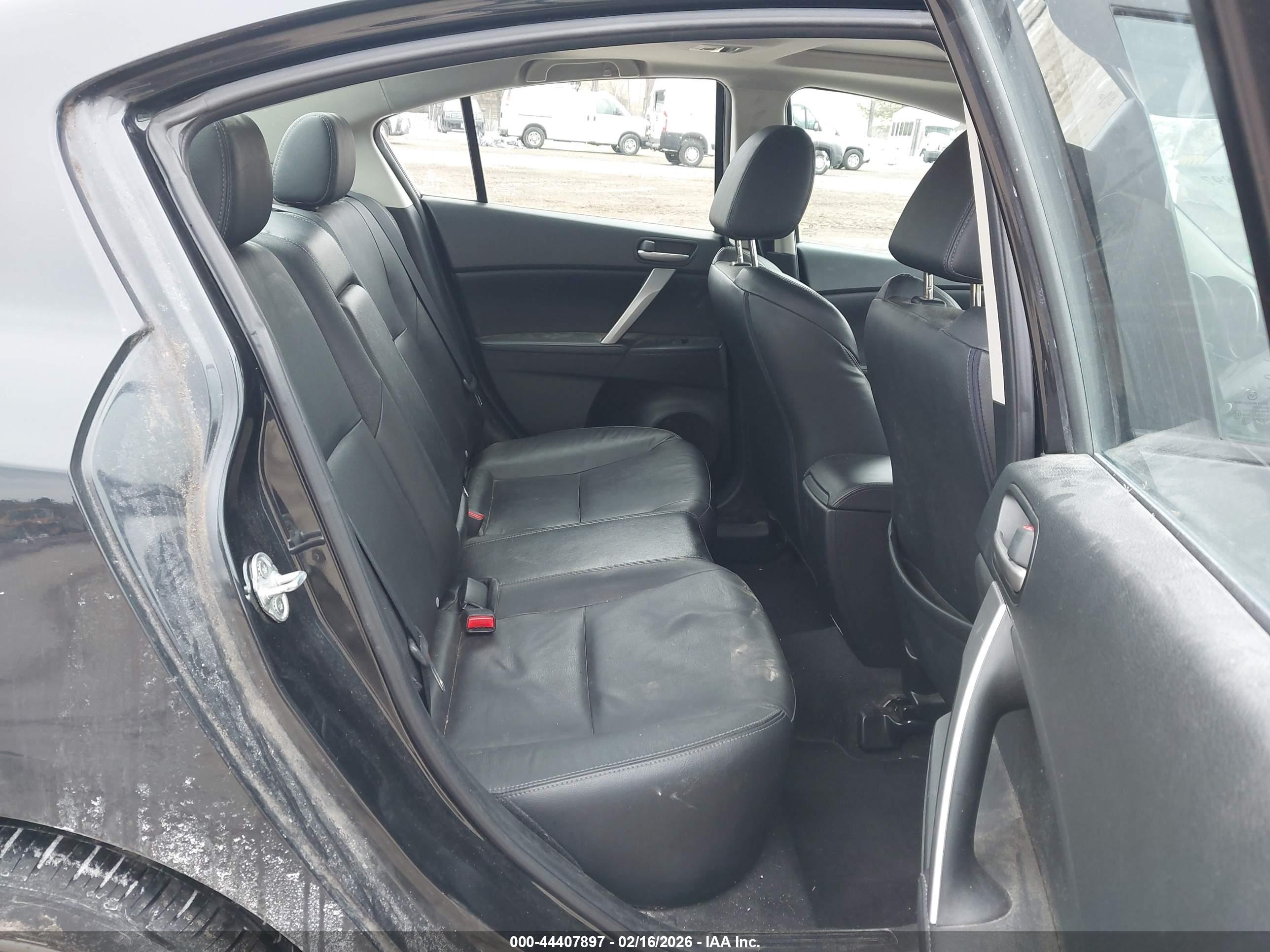 MAZDA MAZDA3 image 8
