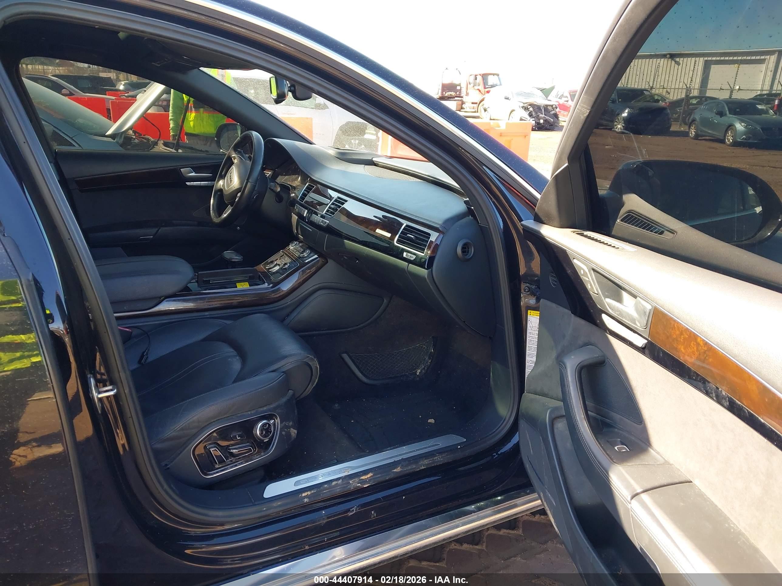 AUDI A8 image 5