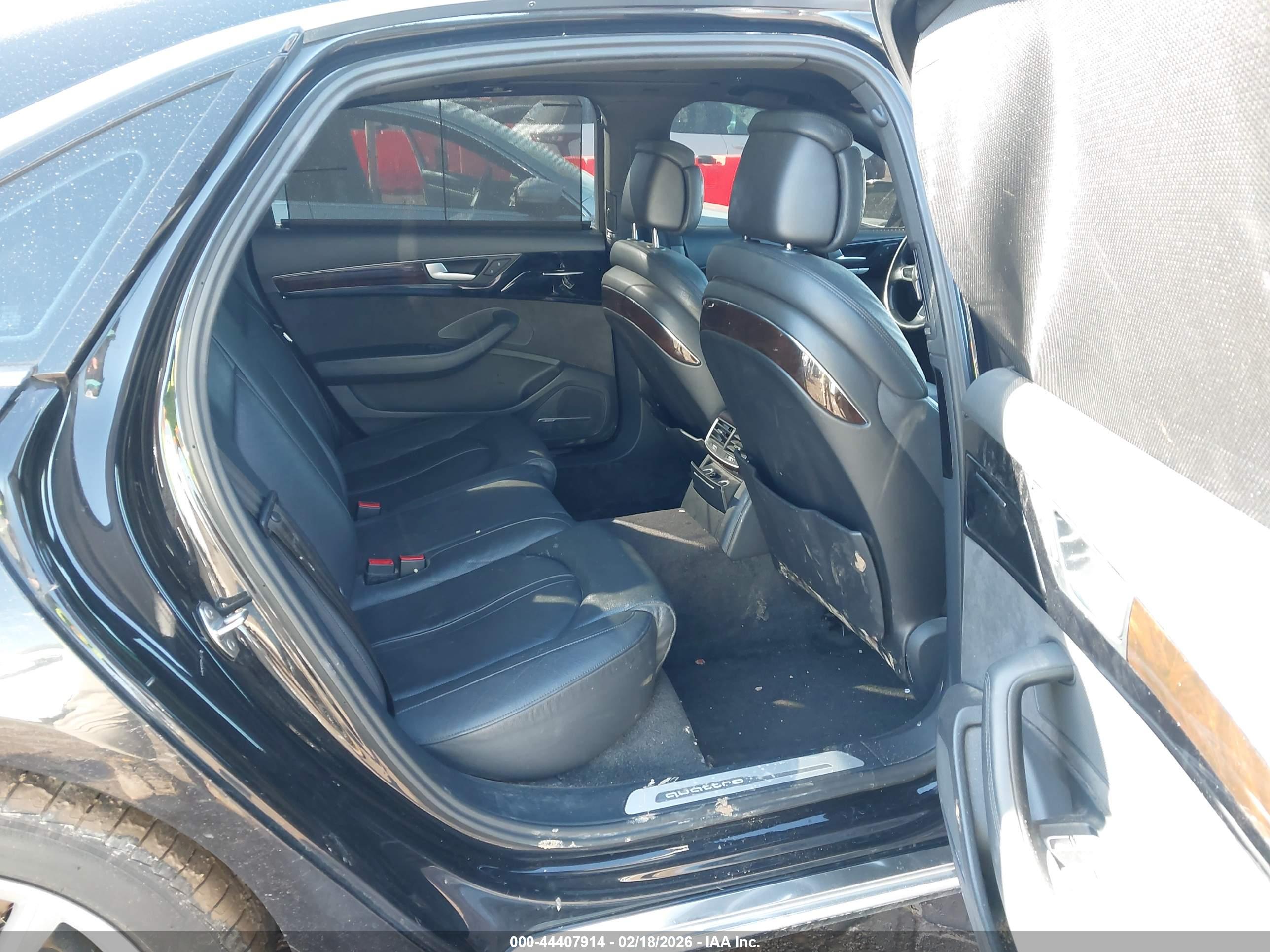 AUDI A8 image 8