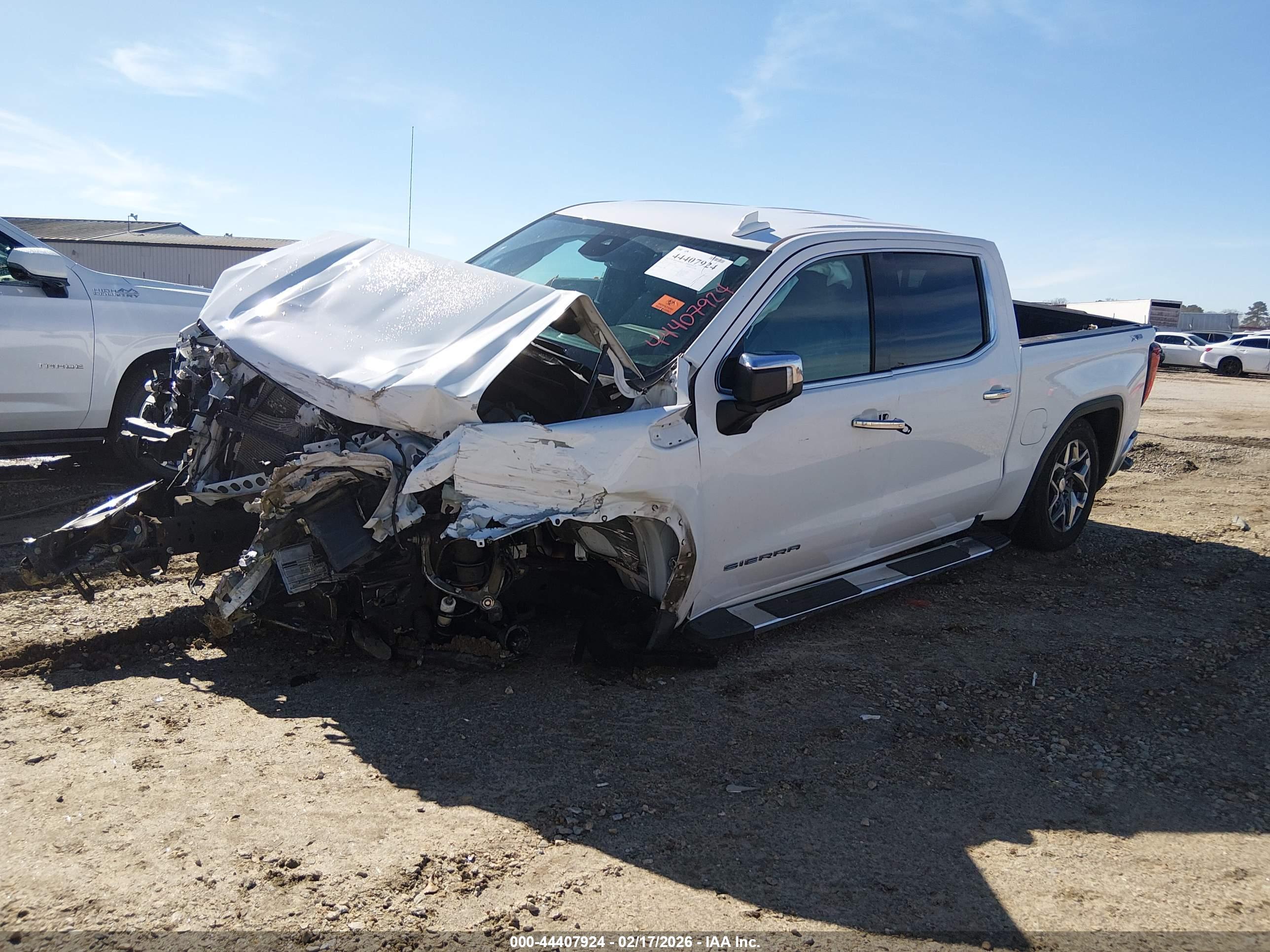 GMC SIERRA image 2
