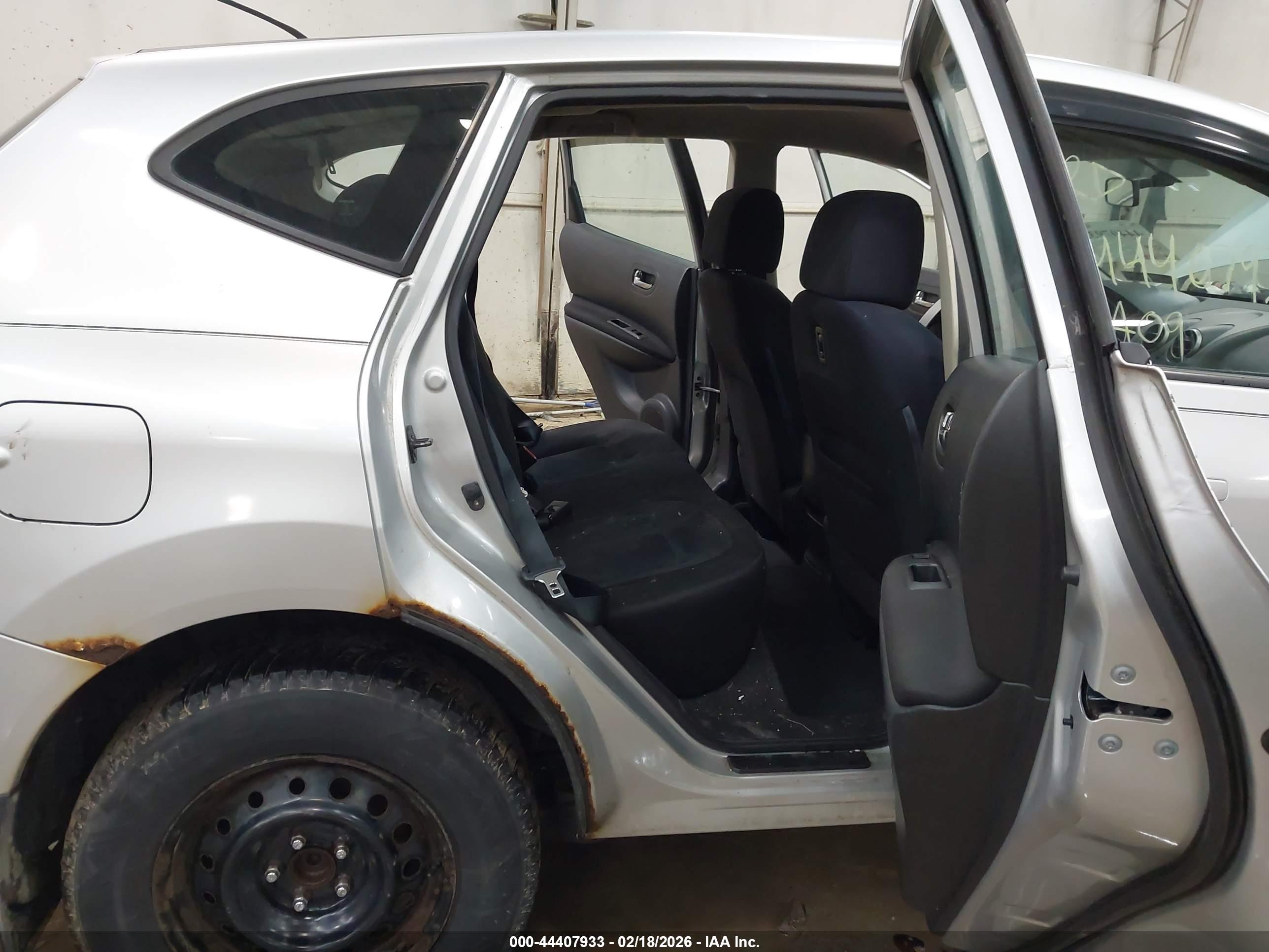 NISSAN ROGUE image 8