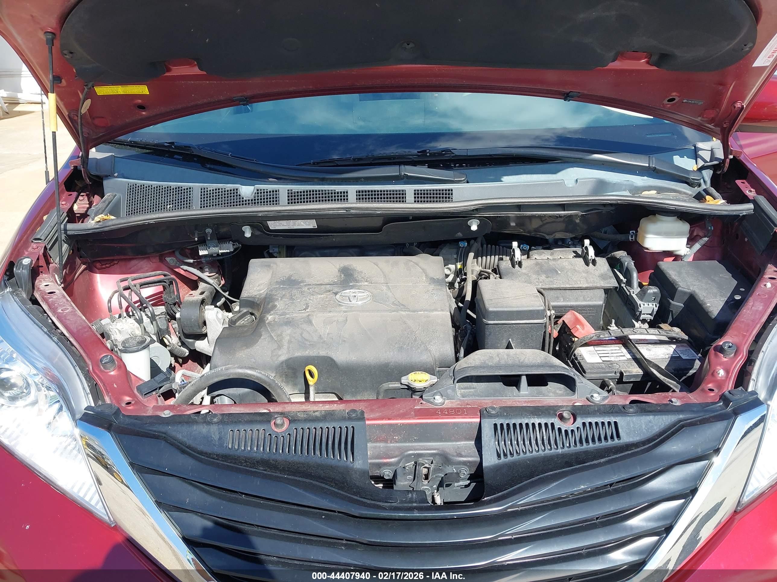 TOYOTA SIENNA image 10