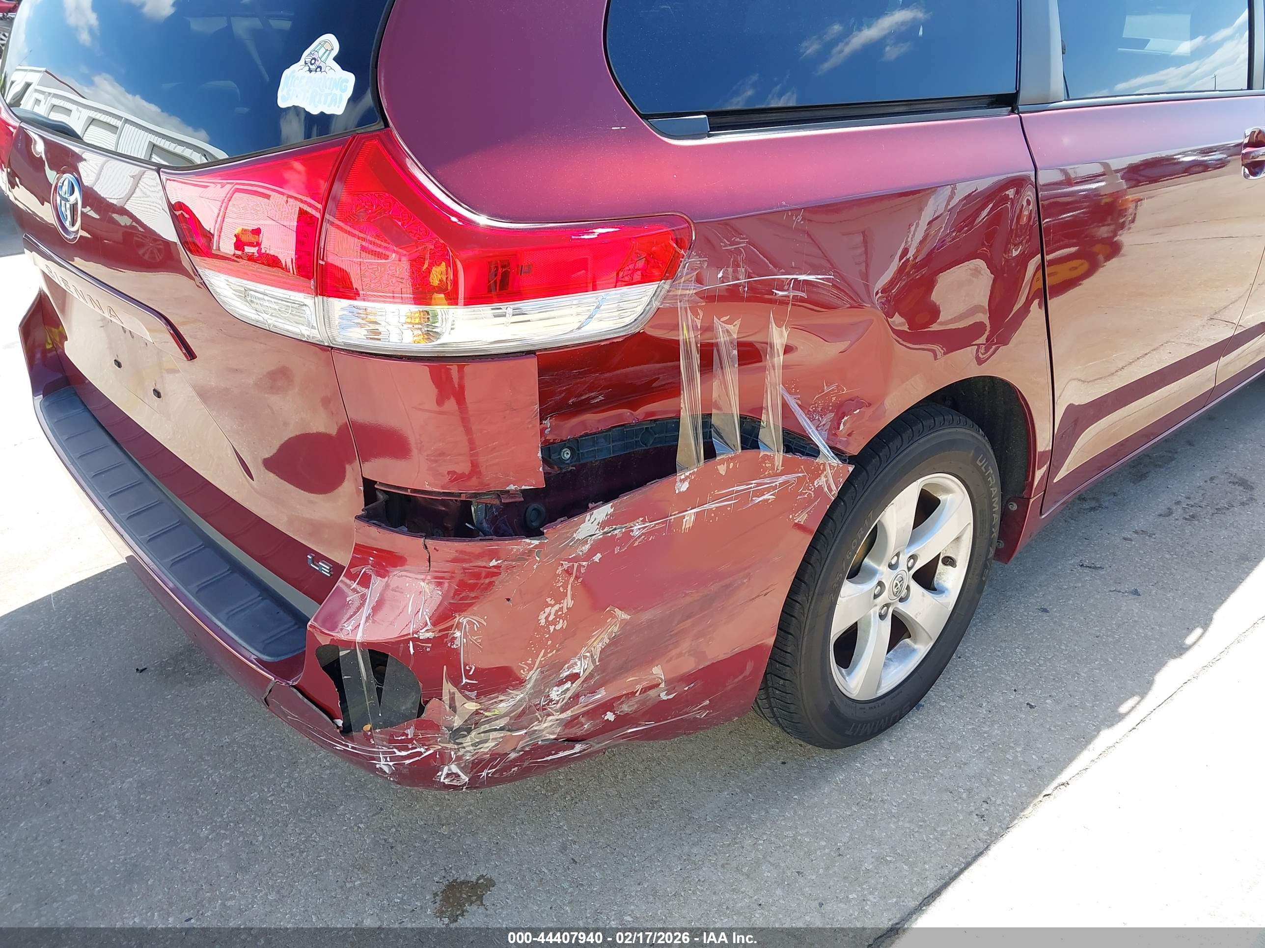 TOYOTA SIENNA image 6
