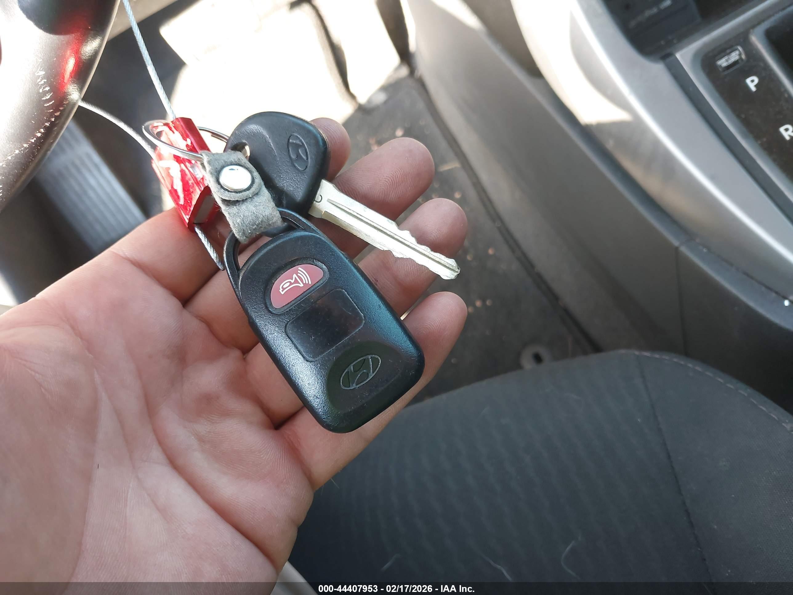 HYUNDAI ELANTRA image 11