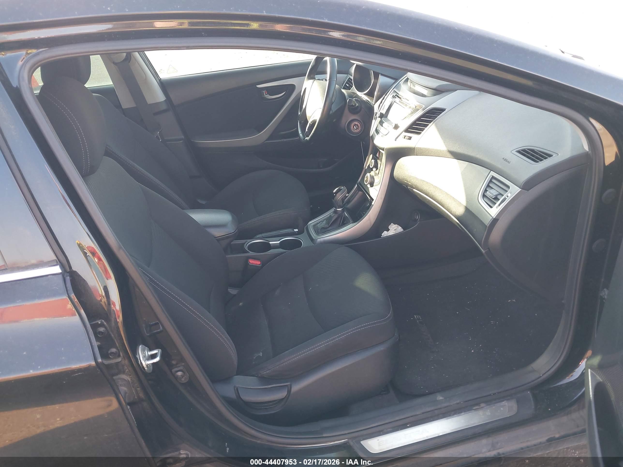 HYUNDAI ELANTRA image 5