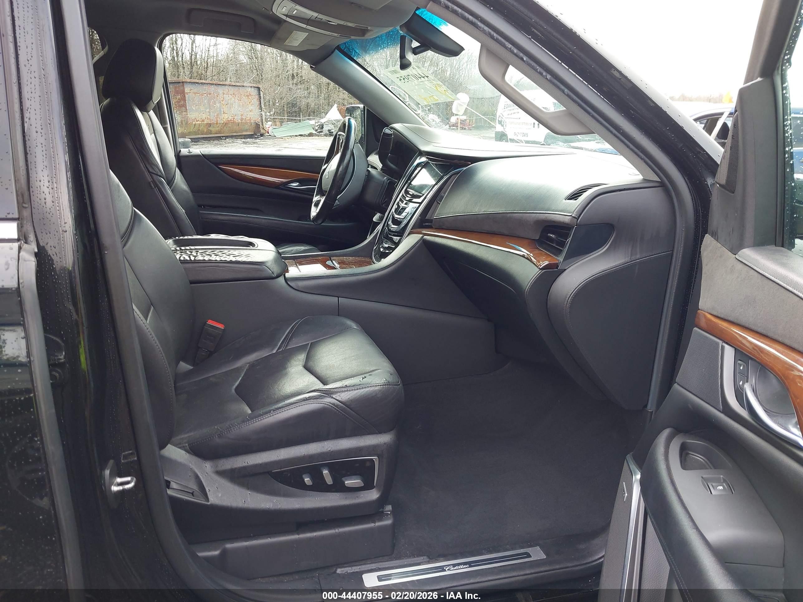 CADILLAC ESCALADE image 5