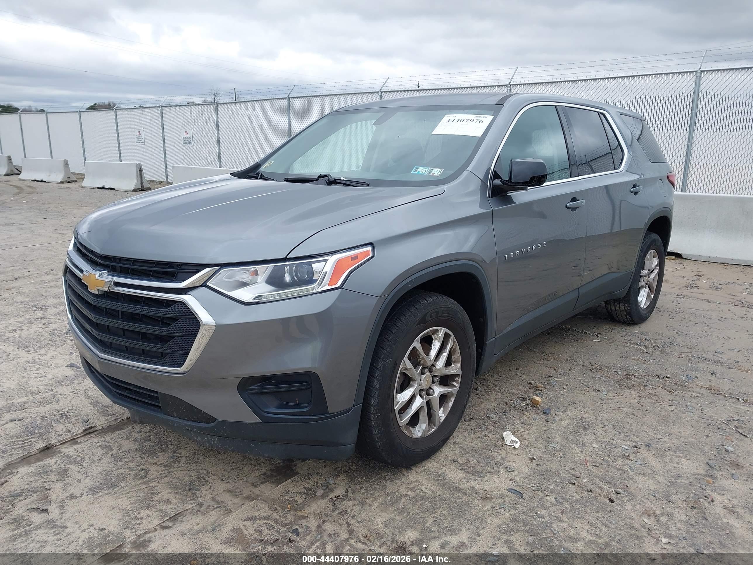 CHEVROLET TRAVERSE image 2