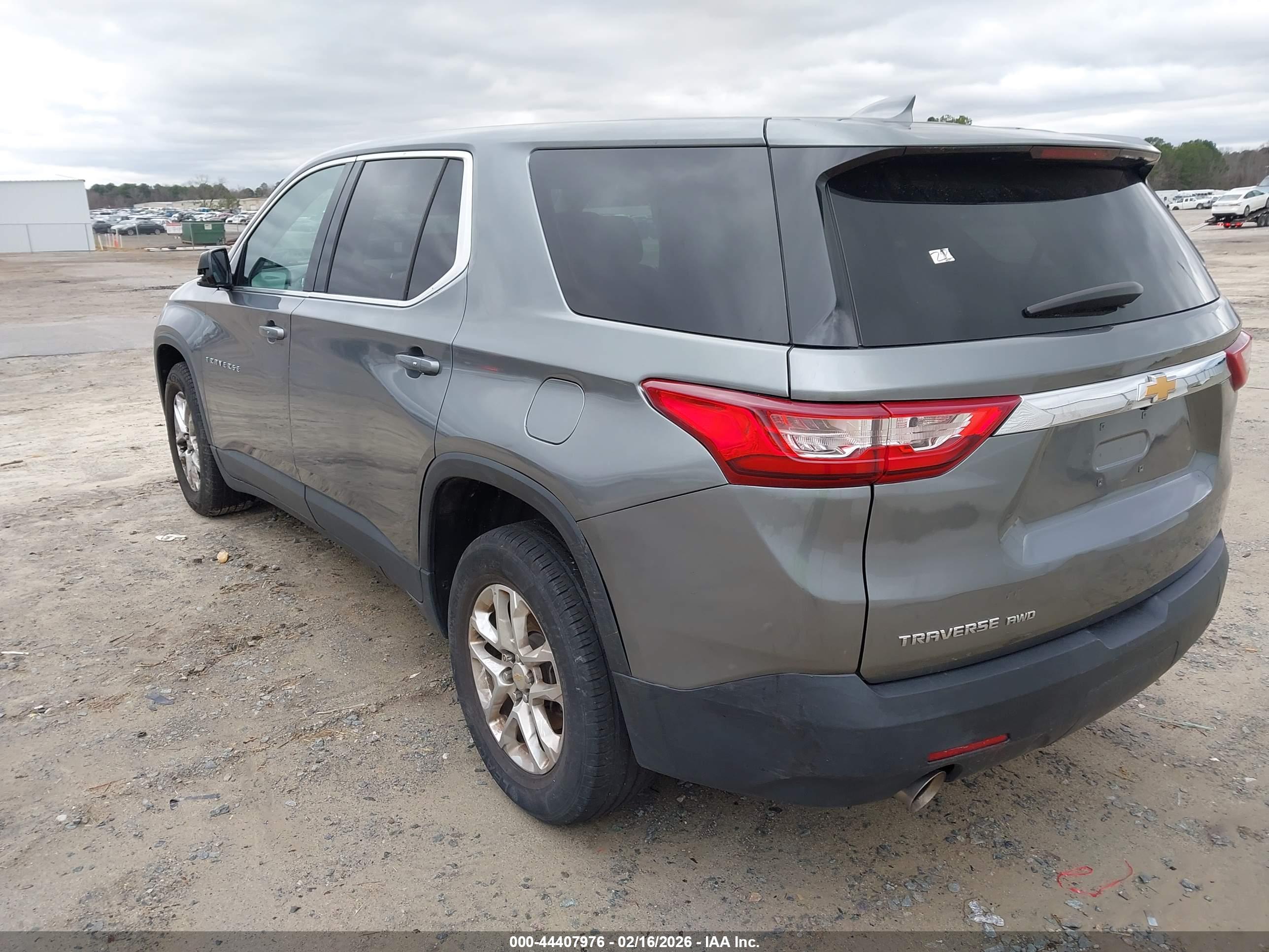 CHEVROLET TRAVERSE image 3