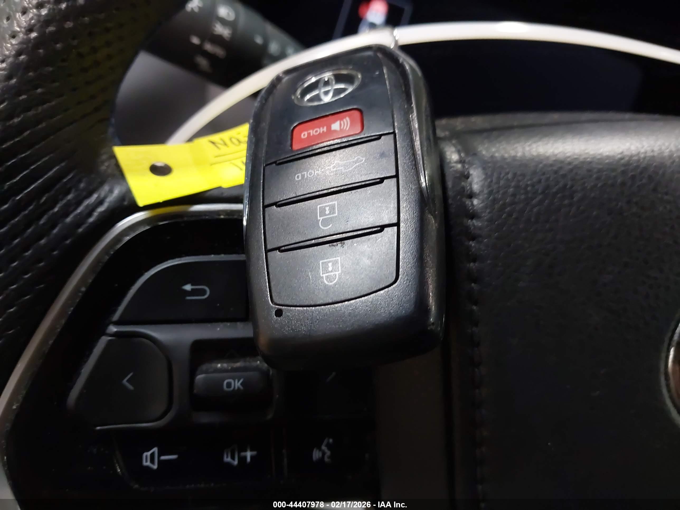 TOYOTA TUNDRA image 11