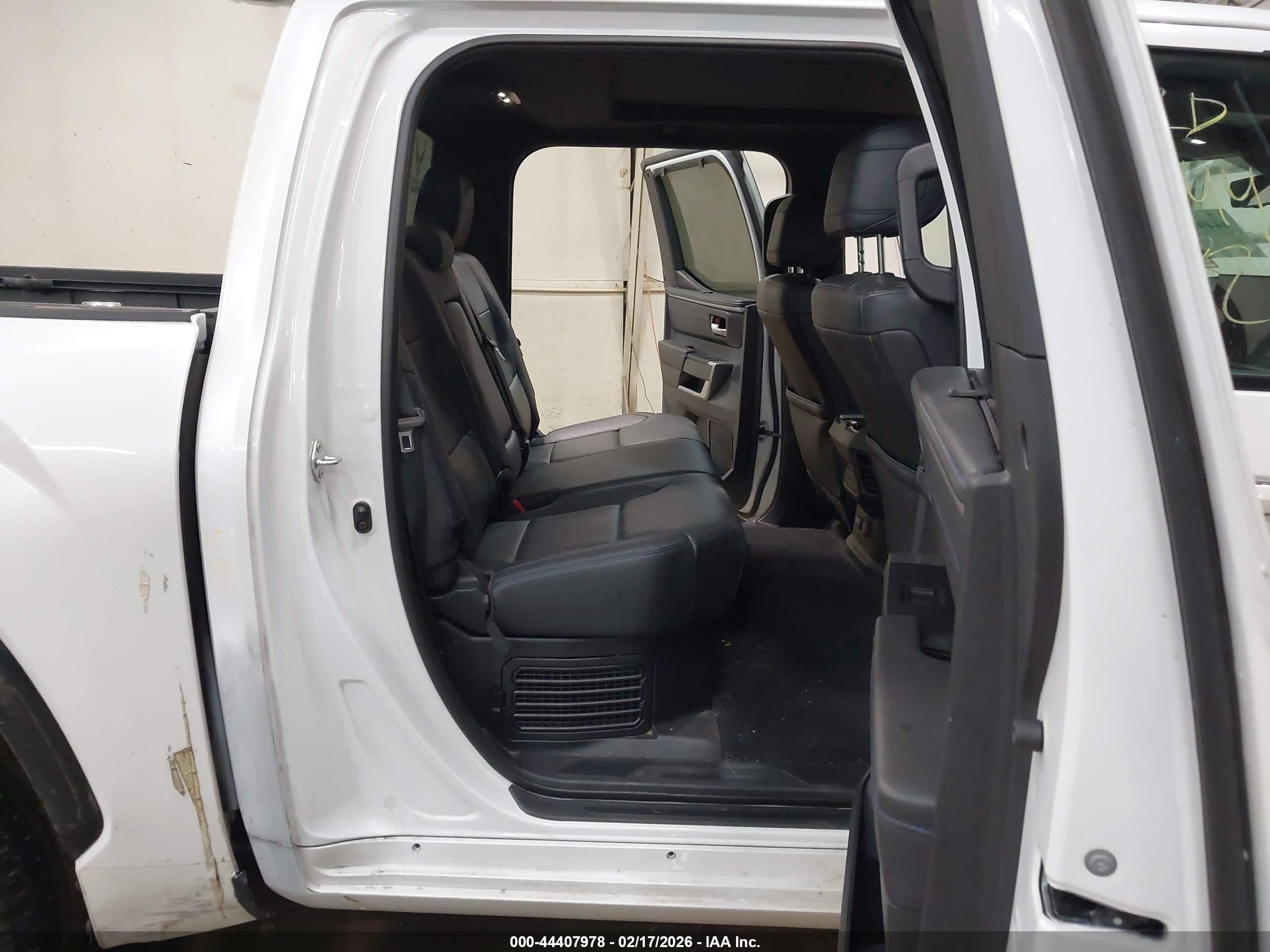TOYOTA TUNDRA image 8