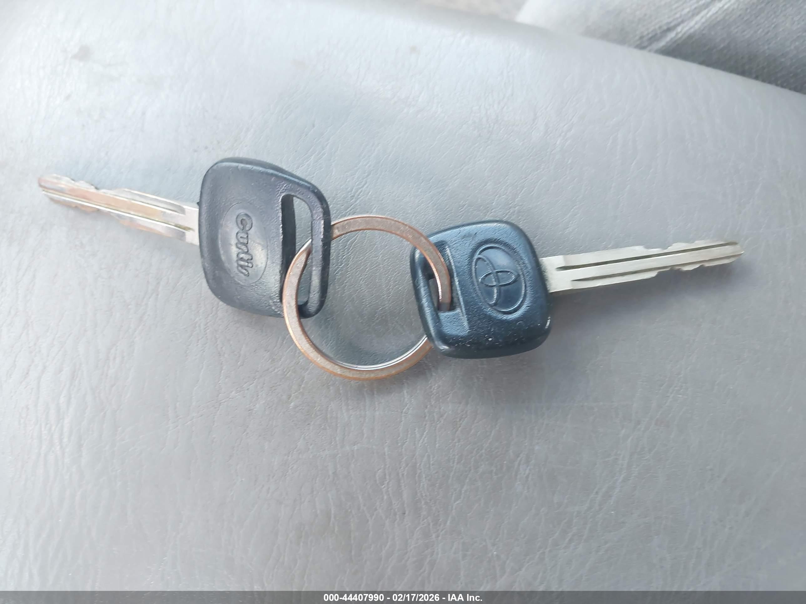 TOYOTA CAMRY image 11
