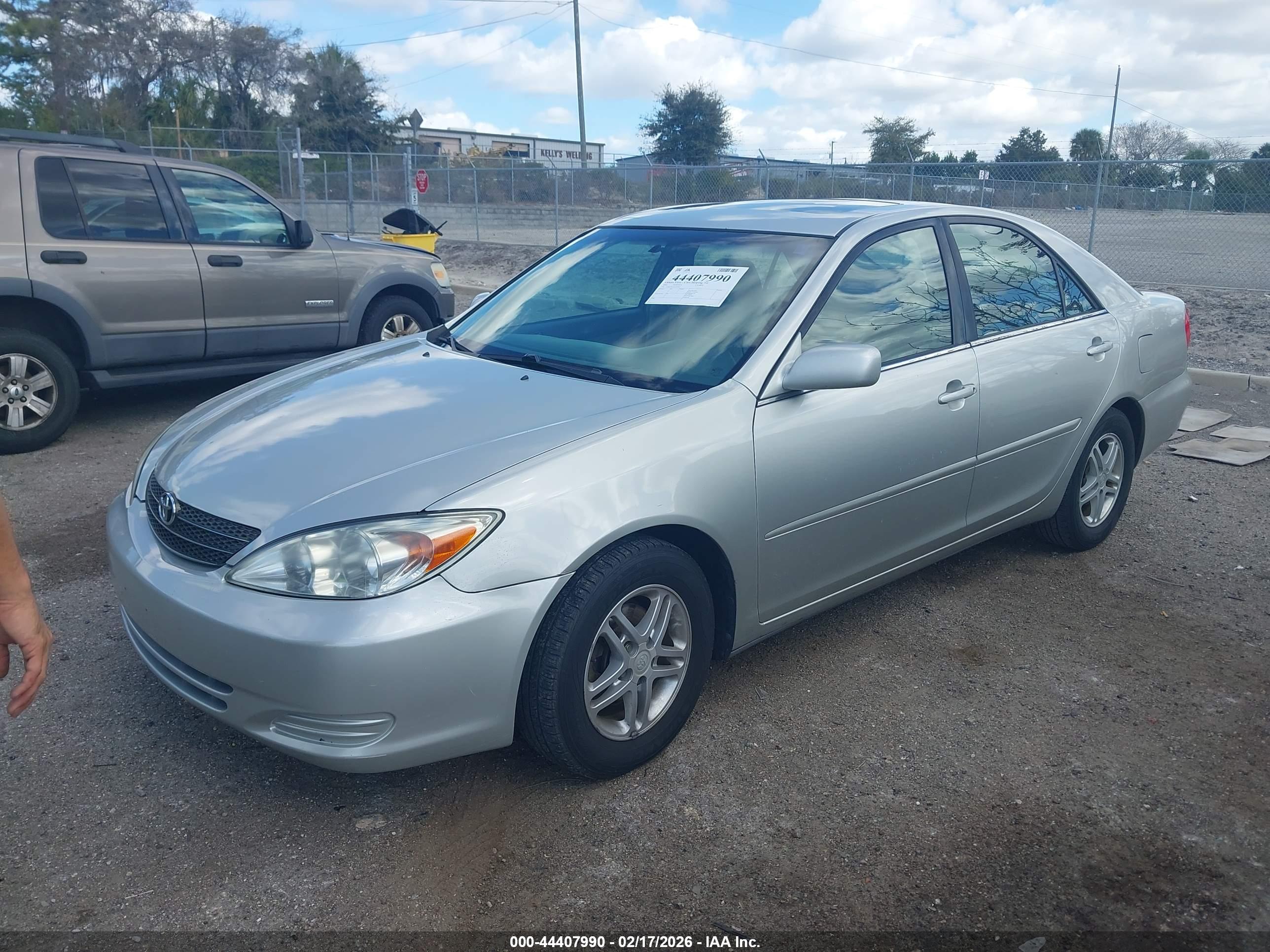 TOYOTA CAMRY image 2