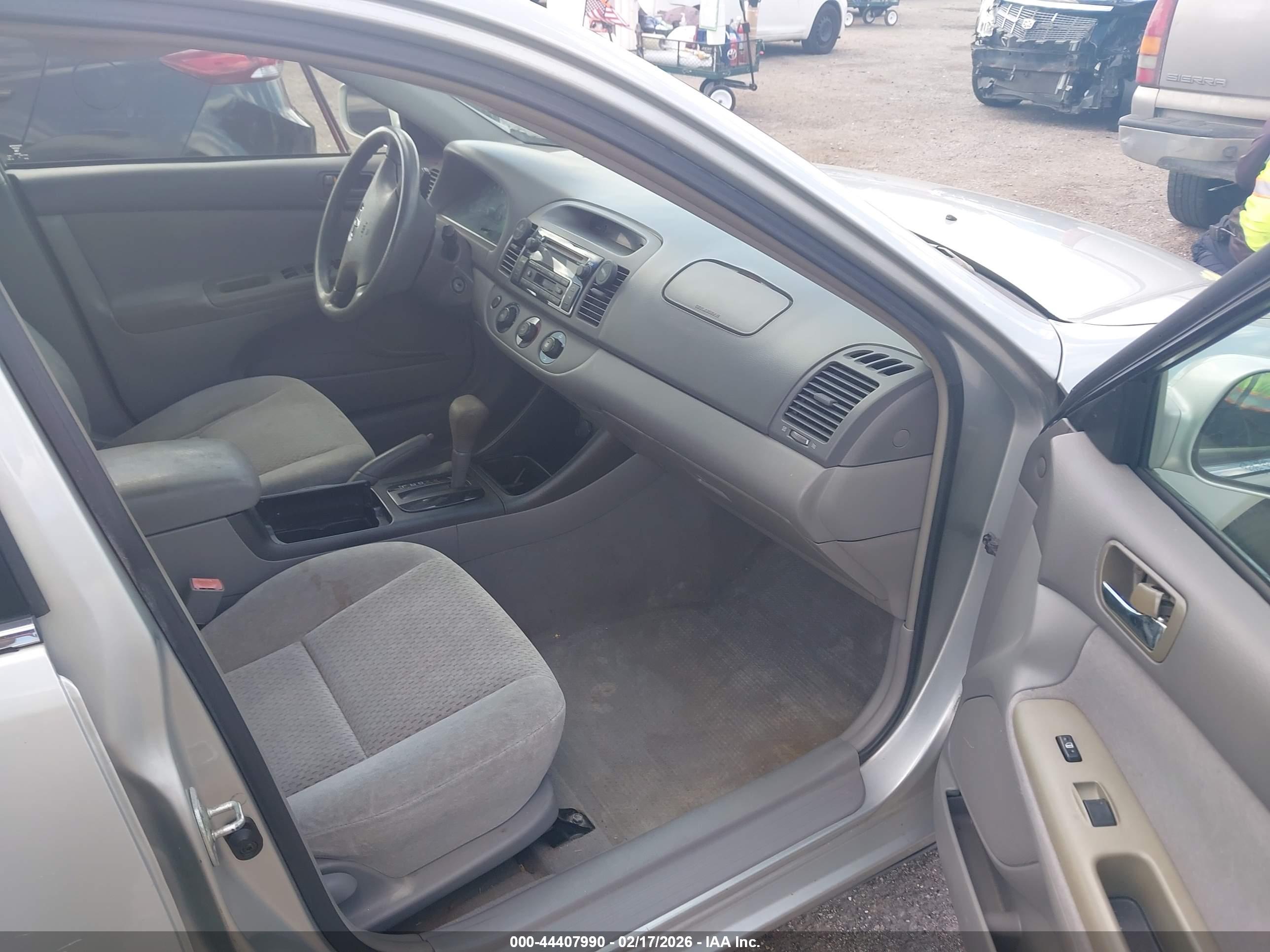 TOYOTA CAMRY image 5